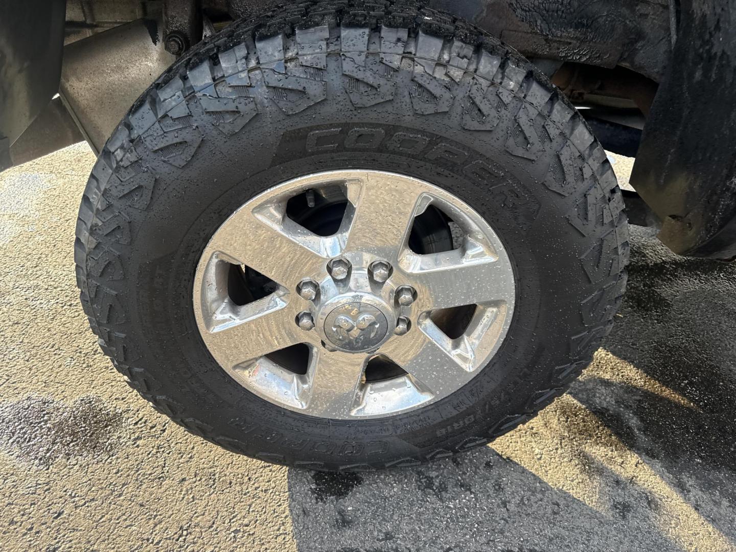 2014 Black /Gray RAM 2500 Outdoorsman Crew Cab SWB 4WD (3C6UR5DJ7EG) with an 6.4L V8 OHV 16V engine, Automatic transmission, located at 547 E. Main St., Orwell, OH, 44076, (440) 437-5893, 41.535435, -80.847855 - 2014 Ram 2500 Outdoorsman Crew Cab 4WD – Heavy-Duty Beast Built for Work, Towing, and Serious Off-Road Grit! This 2014 Ram 2500 Outdoorsman Crew Cab 4WD is a no-nonsense workhorse ready to tackle the toughest jobs! Powered by the legendary 6.4L HEMI V8 engine delivering massive torque through a s - Photo#32