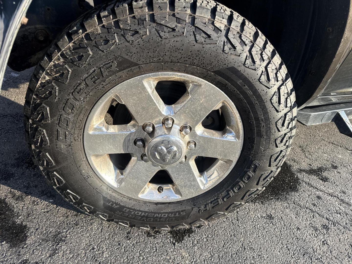 2014 Black /Gray RAM 2500 Outdoorsman Crew Cab SWB 4WD (3C6UR5DJ7EG) with an 6.4L V8 OHV 16V engine, Automatic transmission, located at 547 E. Main St., Orwell, OH, 44076, (440) 437-5893, 41.535435, -80.847855 - 2014 Ram 2500 Outdoorsman Crew Cab 4WD – Heavy-Duty Beast Built for Work, Towing, and Serious Off-Road Grit! This 2014 Ram 2500 Outdoorsman Crew Cab 4WD is a no-nonsense workhorse ready to tackle the toughest jobs! Powered by the legendary 6.4L HEMI V8 engine delivering massive torque through a s - Photo#41