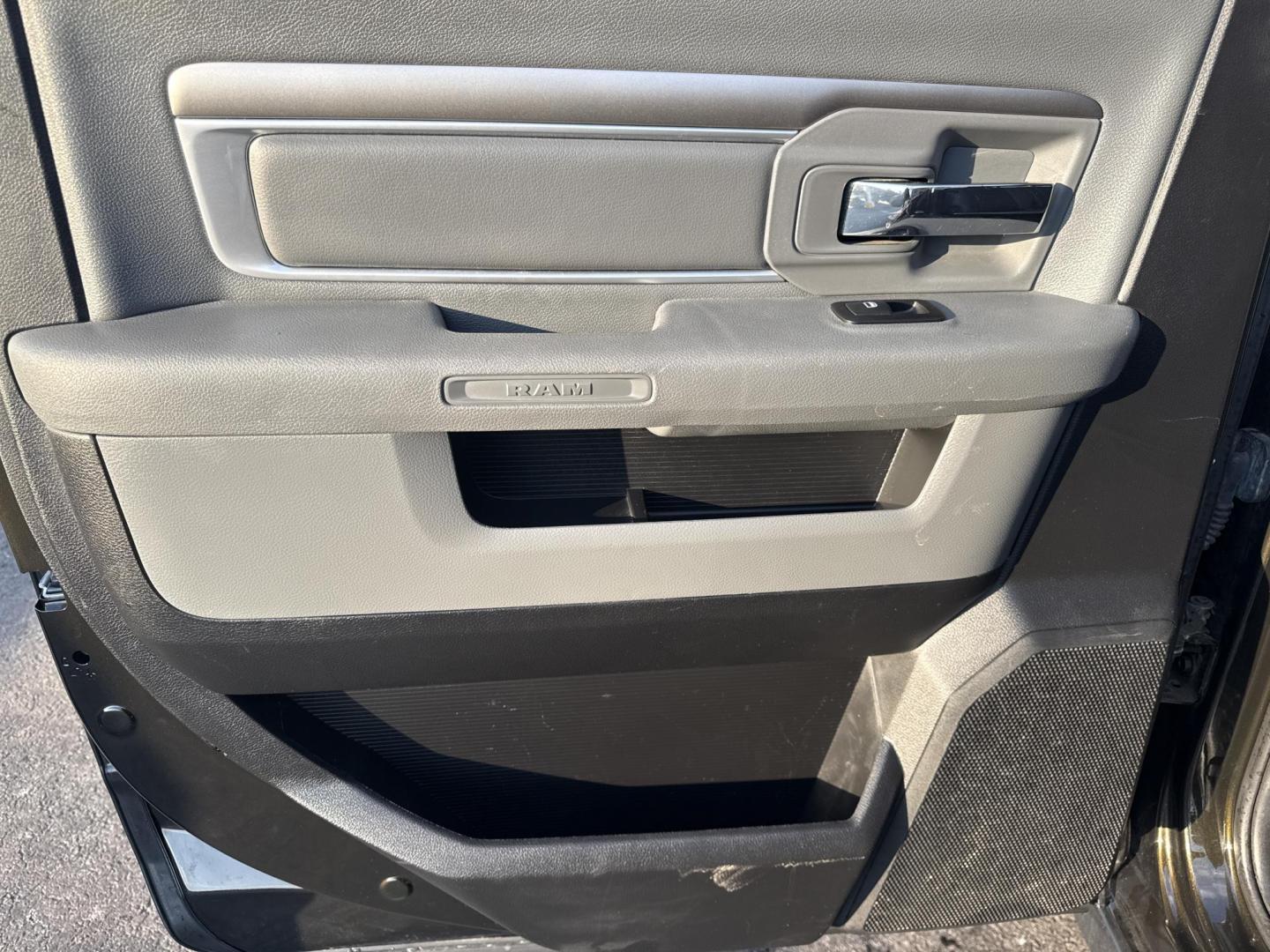 2014 Black /Gray RAM 2500 Outdoorsman Crew Cab SWB 4WD (3C6UR5DJ7EG) with an 6.4L V8 OHV 16V engine, Automatic transmission, located at 547 E. Main St., Orwell, OH, 44076, (440) 437-5893, 41.535435, -80.847855 - 2014 Ram 2500 Outdoorsman Crew Cab 4WD – Heavy-Duty Beast Built for Work, Towing, and Serious Off-Road Grit! This 2014 Ram 2500 Outdoorsman Crew Cab 4WD is a no-nonsense workhorse ready to tackle the toughest jobs! Powered by the legendary 6.4L HEMI V8 engine delivering massive torque through a s - Photo#47