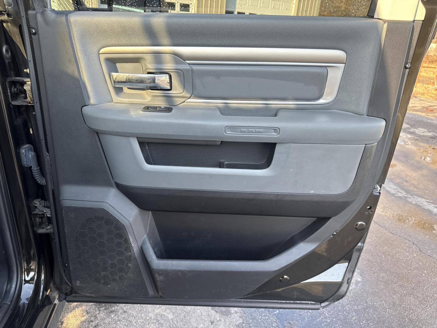 2014 Black /Gray RAM 2500 Outdoorsman Crew Cab SWB 4WD (3C6UR5DJ7EG) with an 6.4L V8 OHV 16V engine, Automatic transmission, located at 547 E. Main St., Orwell, OH, 44076, (440) 437-5893, 41.535435, -80.847855 - 2014 Ram 2500 Outdoorsman Crew Cab 4WD – Heavy-Duty Beast Built for Work, Towing, and Serious Off-Road Grit! This 2014 Ram 2500 Outdoorsman Crew Cab 4WD is a no-nonsense workhorse ready to tackle the toughest jobs! Powered by the legendary 6.4L HEMI V8 engine delivering massive torque through a s - Photo#49