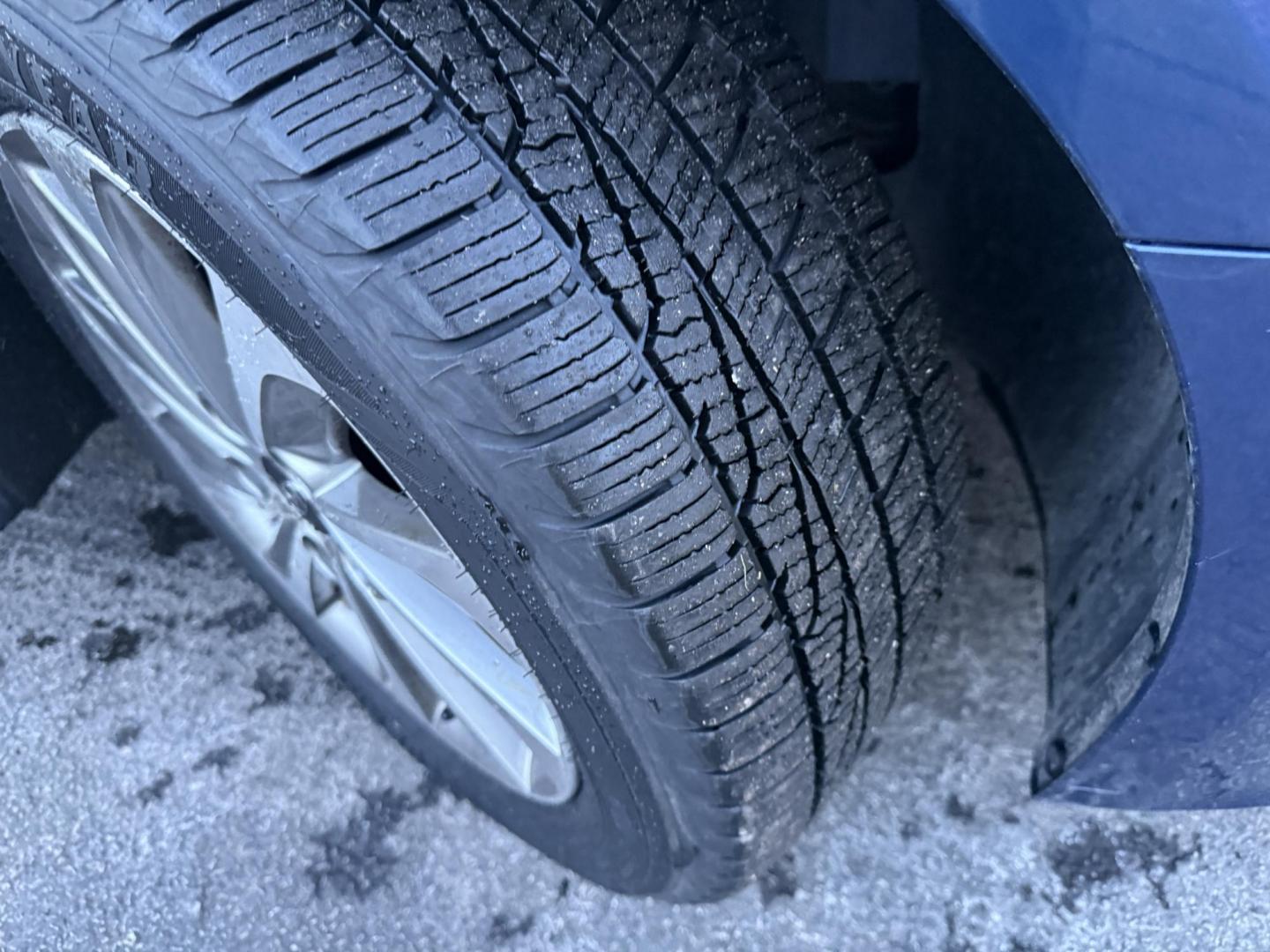 2017 Blue /Gray Hyundai Sonata Sport (5NPE34AF3HH) with an 2.4L I4 DOHC 16V engine, Automatic transmission, located at 11115 Chardon Rd. , Chardon, OH, 44024, (440) 214-9705, 41.580246, -81.241943 - 2017 Hyundai Sonata Sport – Sporty Style, Impressive Efficiency, and Loaded with Modern Tech! This sharp 2017 Hyundai Sonata Sport is the perfect blend of sleek looks, fun-to-drive performance, and wallet-friendly efficiency! Powered by a smooth 2.4L I4 GDI engine paired with a responsive 6-speed - Photo#4