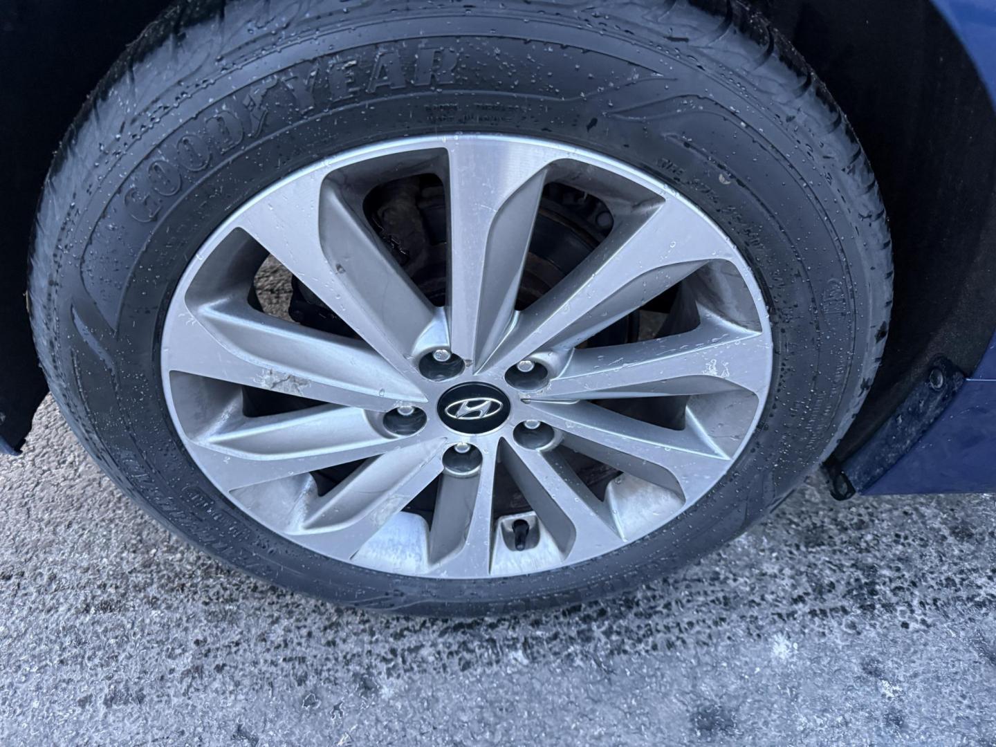 2017 Blue /Gray Hyundai Sonata Sport (5NPE34AF3HH) with an 2.4L I4 DOHC 16V engine, Automatic transmission, located at 11115 Chardon Rd. , Chardon, OH, 44024, (440) 214-9705, 41.580246, -81.241943 - 2017 Hyundai Sonata Sport – Sporty Style, Impressive Efficiency, and Loaded with Modern Tech! This sharp 2017 Hyundai Sonata Sport is the perfect blend of sleek looks, fun-to-drive performance, and wallet-friendly efficiency! Powered by a smooth 2.4L I4 GDI engine paired with a responsive 6-speed - Photo#25