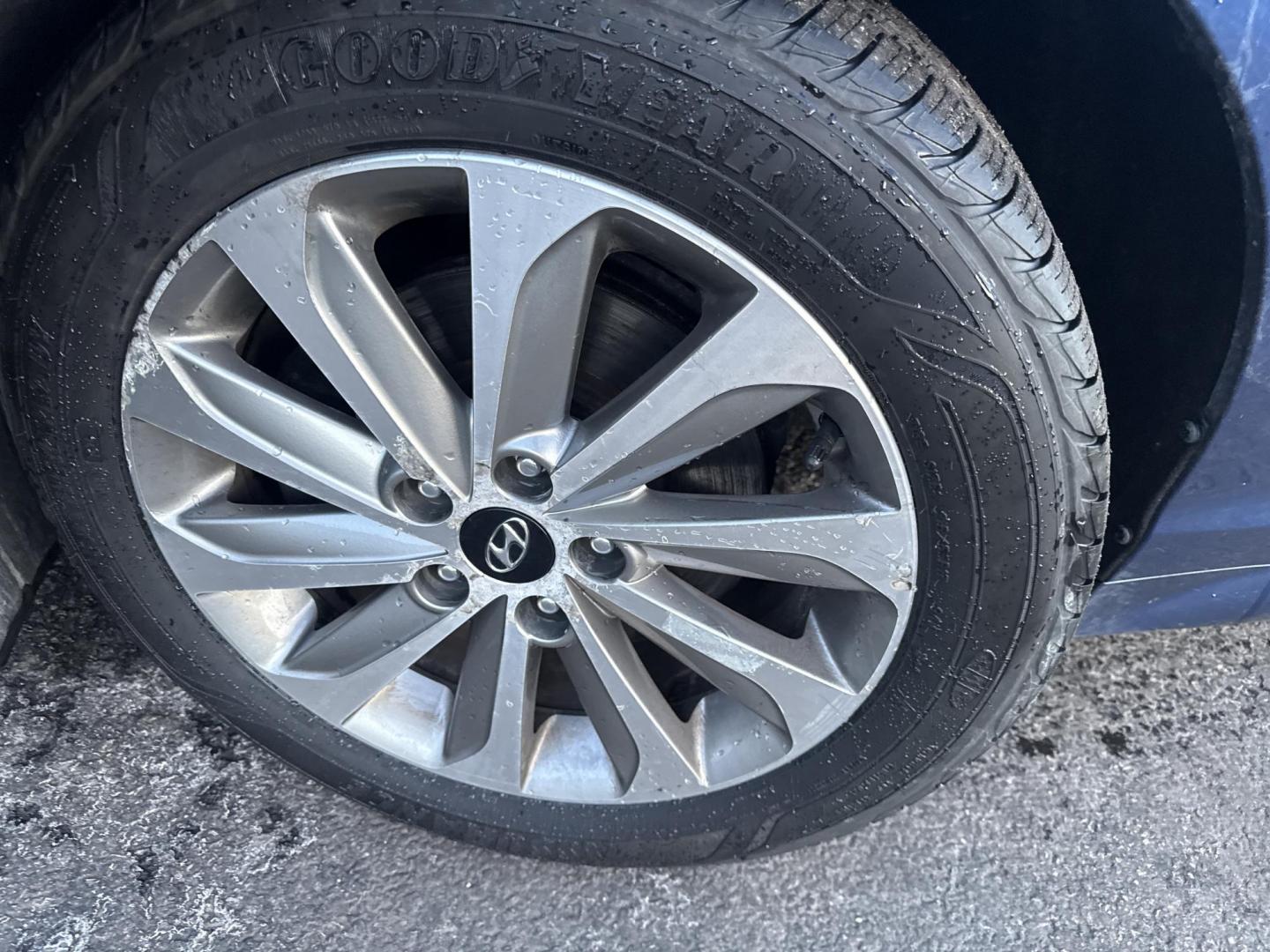 2017 Blue /Gray Hyundai Sonata Sport (5NPE34AF3HH) with an 2.4L I4 DOHC 16V engine, Automatic transmission, located at 11115 Chardon Rd. , Chardon, OH, 44024, (440) 214-9705, 41.580246, -81.241943 - 2017 Hyundai Sonata Sport – Sporty Style, Impressive Efficiency, and Loaded with Modern Tech! This sharp 2017 Hyundai Sonata Sport is the perfect blend of sleek looks, fun-to-drive performance, and wallet-friendly efficiency! Powered by a smooth 2.4L I4 GDI engine paired with a responsive 6-speed - Photo#33