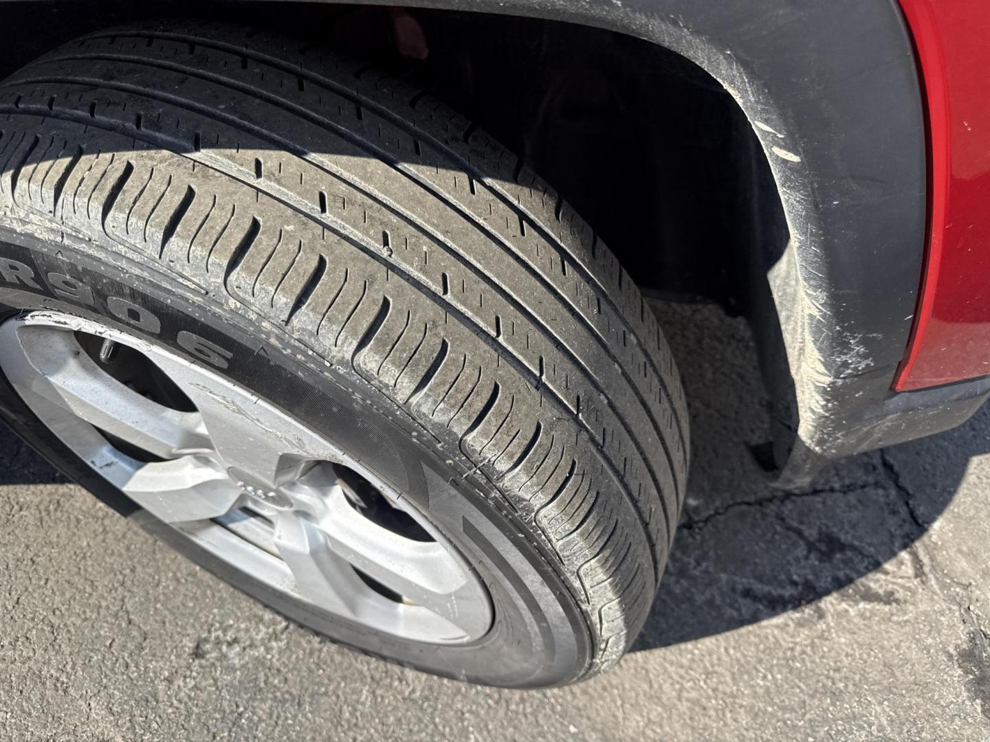 2018 Red /Black Jeep Compass Latitude 4WD (3C4NJDBB7JT) with an 2.4L I4 DOHC 16V engine, Automatic transmission, located at 547 E. Main St., Orwell, OH, 44076, (440) 437-5893, 41.535435, -80.847855 - 2018 Jeep Compass Latitude 4WD – Rugged Style, All-Weather Grip, and Loaded with Everyday Comfort! This sharp 2018 Jeep Compass Latitude 4WD is the perfect blend of adventure-ready capability and daily-driver smarts! Powered by a reliable 2.4L I4 engine paired with a smooth 9-speed automatic tran - Photo#4