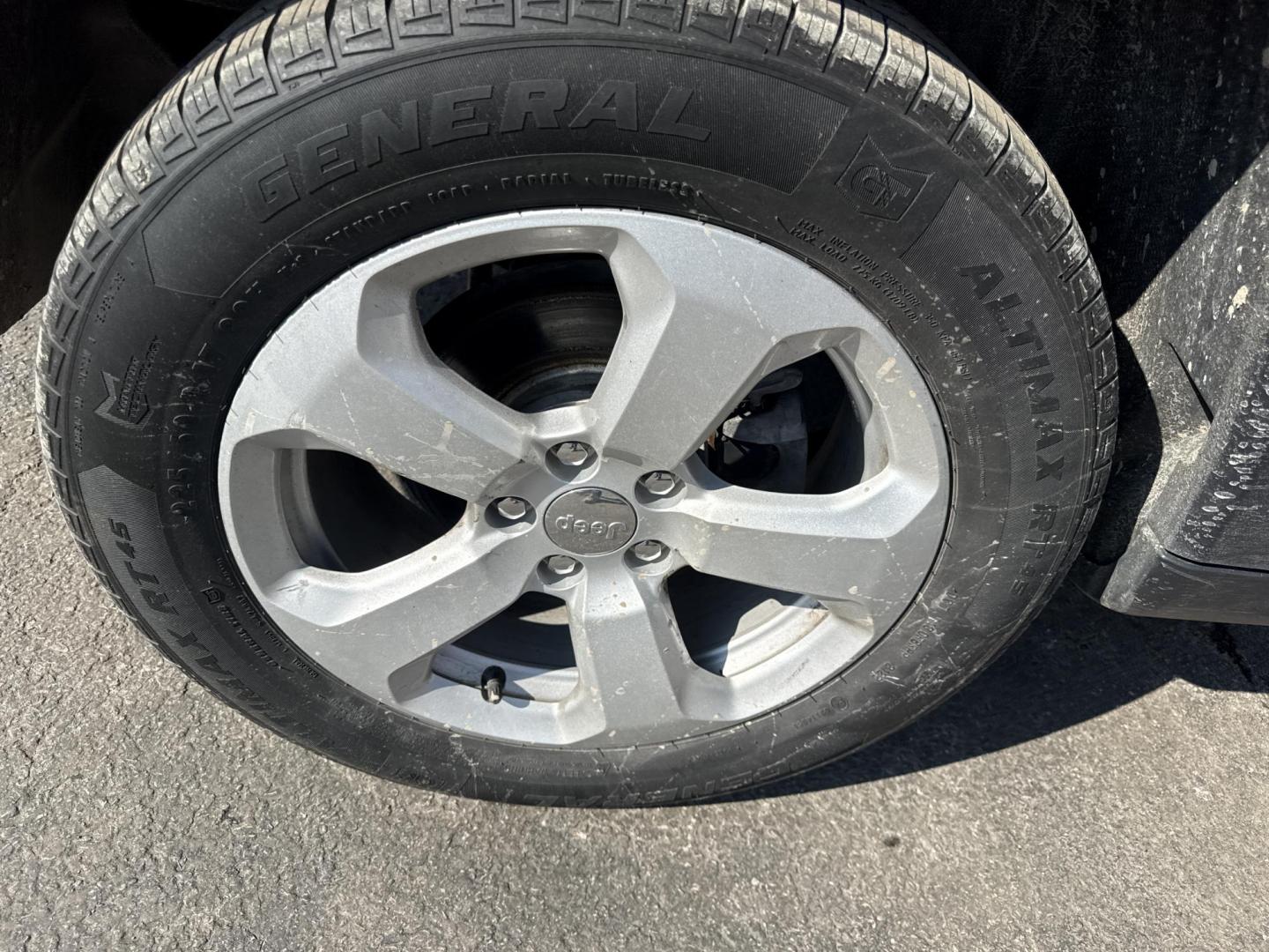 2018 Red /Black Jeep Compass Latitude 4WD (3C4NJDBB7JT) with an 2.4L I4 DOHC 16V engine, Automatic transmission, located at 547 E. Main St., Orwell, OH, 44076, (440) 437-5893, 41.535435, -80.847855 - 2018 Jeep Compass Latitude 4WD – Rugged Style, All-Weather Grip, and Loaded with Everyday Comfort! This sharp 2018 Jeep Compass Latitude 4WD is the perfect blend of adventure-ready capability and daily-driver smarts! Powered by a reliable 2.4L I4 engine paired with a smooth 9-speed automatic tran - Photo#26