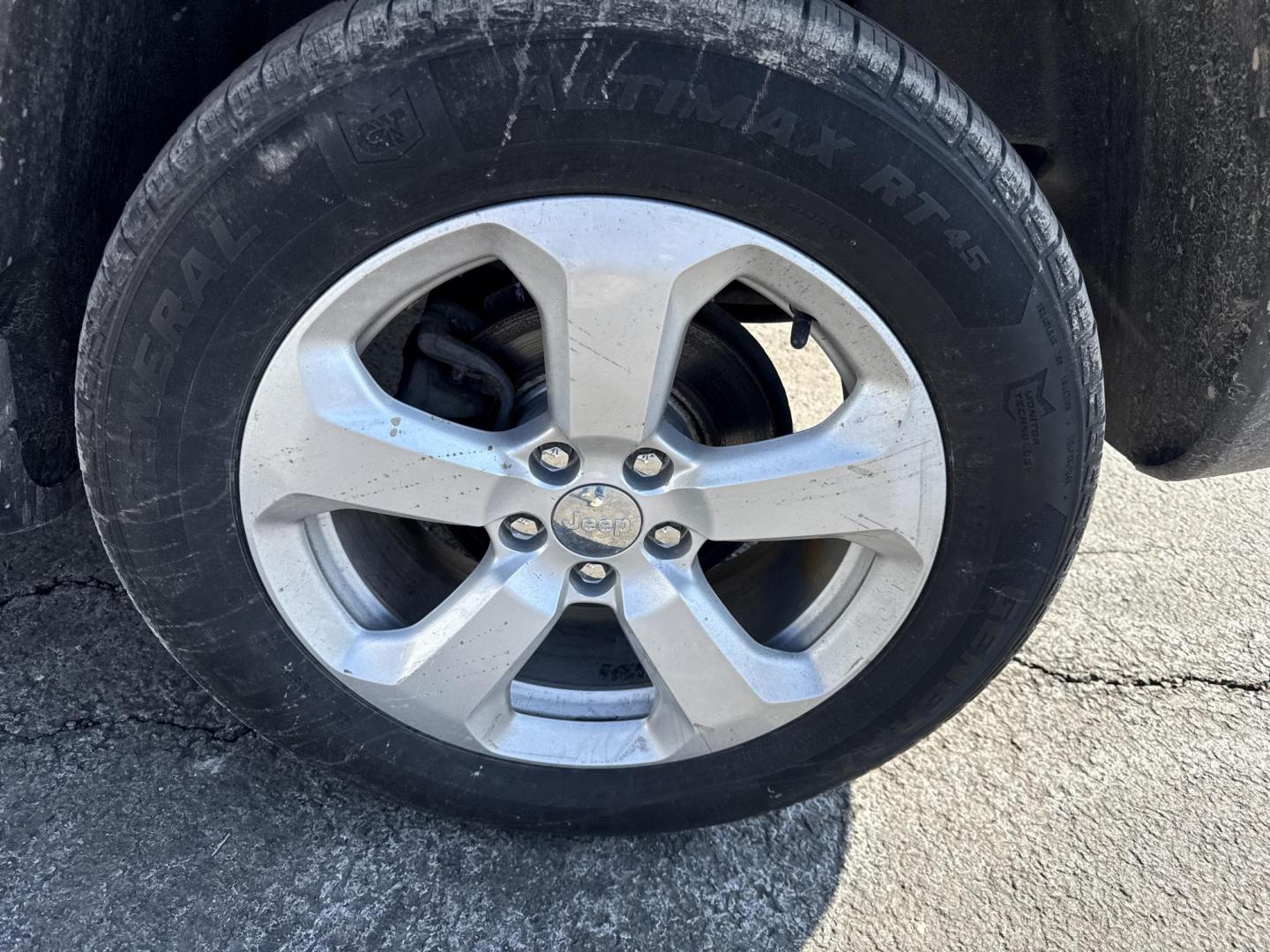 2018 Red /Black Jeep Compass Latitude 4WD (3C4NJDBB7JT) with an 2.4L I4 DOHC 16V engine, Automatic transmission, located at 547 E. Main St., Orwell, OH, 44076, (440) 437-5893, 41.535435, -80.847855 - 2018 Jeep Compass Latitude 4WD – Rugged Style, All-Weather Grip, and Loaded with Everyday Comfort! This sharp 2018 Jeep Compass Latitude 4WD is the perfect blend of adventure-ready capability and daily-driver smarts! Powered by a reliable 2.4L I4 engine paired with a smooth 9-speed automatic tran - Photo#31