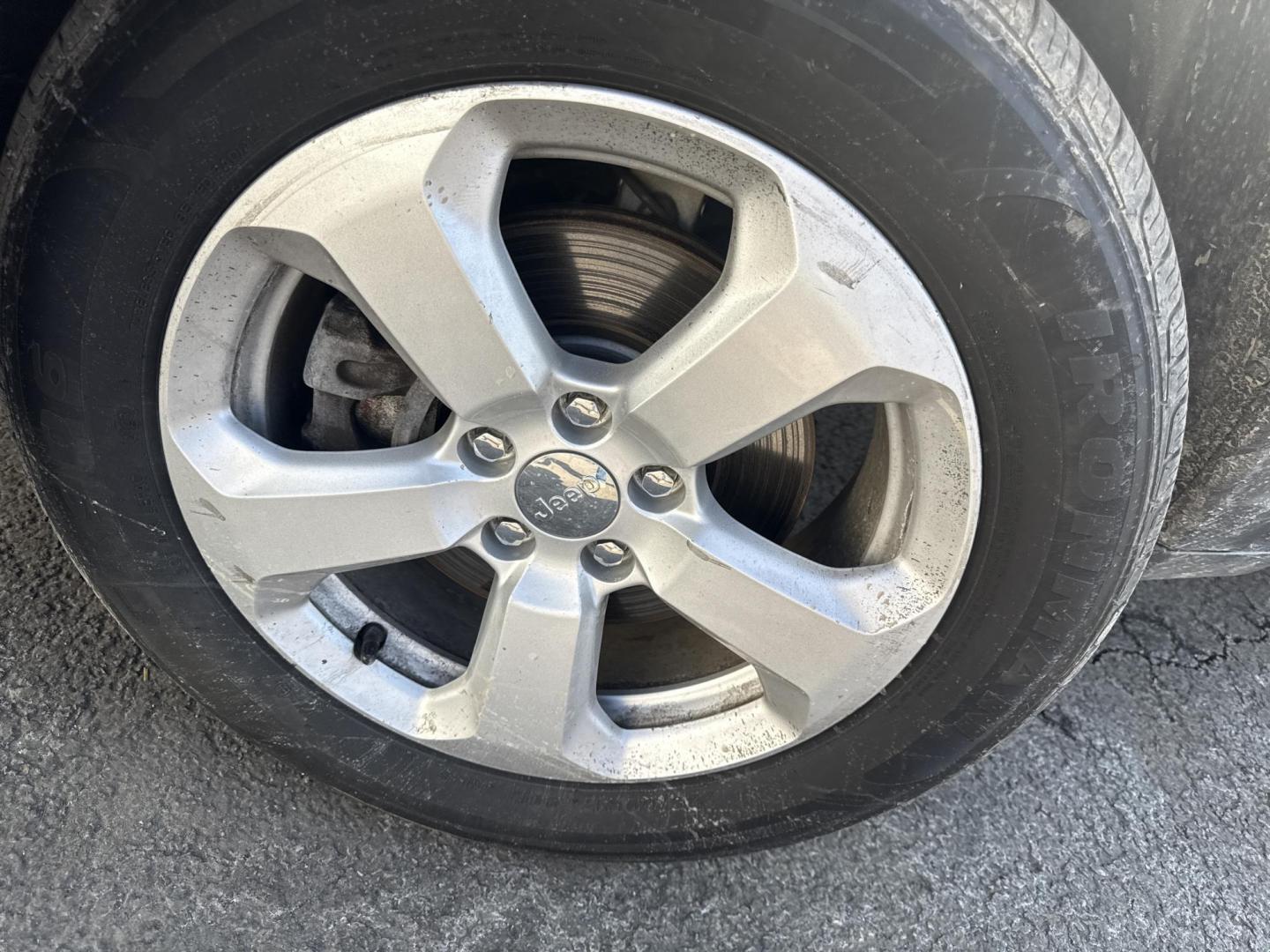 2018 Red /Black Jeep Compass Latitude 4WD (3C4NJDBB7JT) with an 2.4L I4 DOHC 16V engine, Automatic transmission, located at 547 E. Main St., Orwell, OH, 44076, (440) 437-5893, 41.535435, -80.847855 - 2018 Jeep Compass Latitude 4WD – Rugged Style, All-Weather Grip, and Loaded with Everyday Comfort! This sharp 2018 Jeep Compass Latitude 4WD is the perfect blend of adventure-ready capability and daily-driver smarts! Powered by a reliable 2.4L I4 engine paired with a smooth 9-speed automatic tran - Photo#33