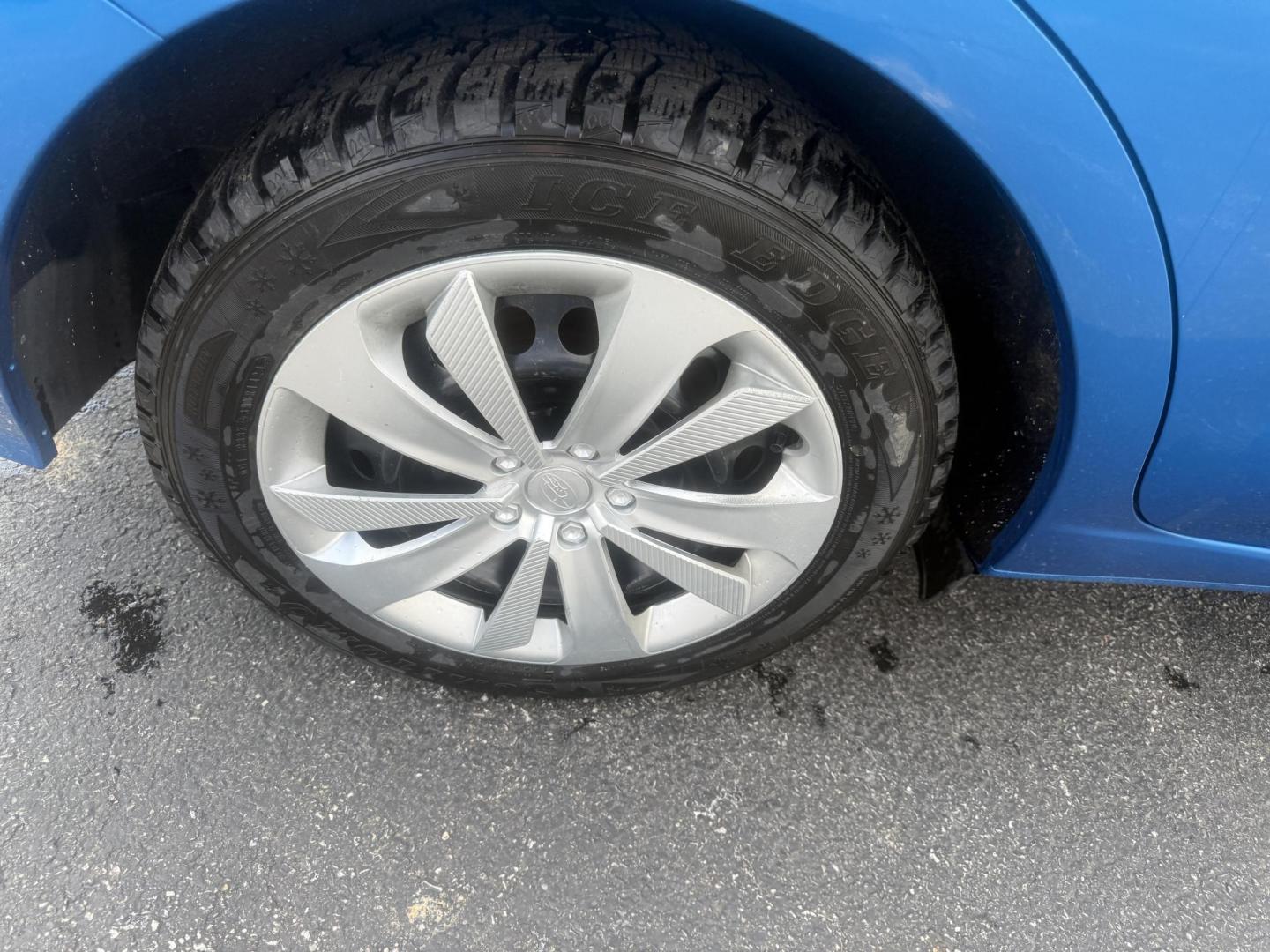 2022 Blue /Black Subaru Impreza 2.0i (4S3GTAB69N3) with an 2.0L H4 DOHC 16V engine, Automatic transmission, located at 547 E. Main St., Orwell, OH, 44076, (440) 437-5893, 41.535435, -80.847855 - 2022 Subaru Impreza Hatch 2.0i – Reliable AWD Hatchback with Great Efficiency and Loaded Safety Features! This sharp 2022 Subaru Impreza Hatch 2.0i is the perfect all-weather daily driver that combines Subaru toughness with smart efficiency! Powered by a dependable 2.0L H4 engine paired with the - Photo#6