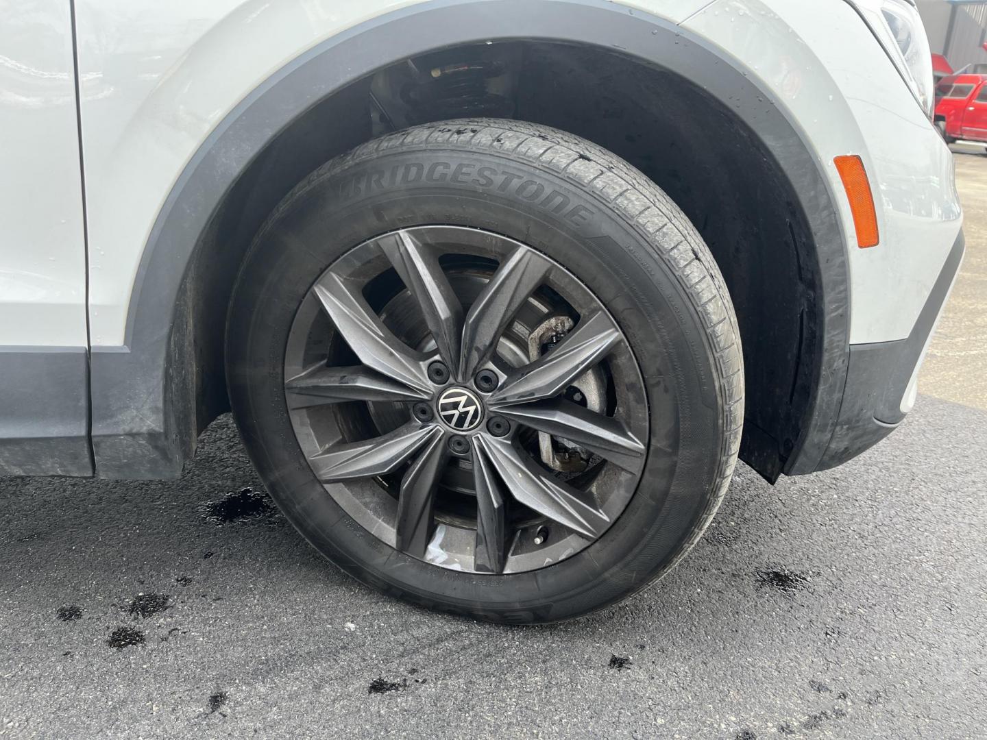 2022 White /Black Volkswagen Tiguan SE 4Motion (3VV2B7AX6NM) with an 2.0L I4 DOHC 16V Turbo engine, Automatic transmission, located at 11115 Chardon Rd. , Chardon, OH, 44024, (440) 214-9705, 41.580246, -81.241943 - 2022 Volkswagen Tiguan SE AWD – Premium Comfort, All-Weather Confidence, and Loaded with Advanced Safety & Tech! This 2022 Volkswagen Tiguan SE AWD is the perfect upscale crossover that’s ready for family adventures, daily commutes, or weekend getaways! Powered by a responsive 2.0L Turbocharged - Photo#4