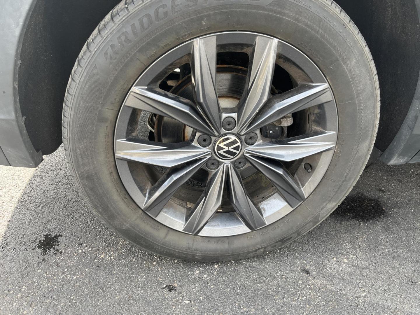 2022 White /Black Volkswagen Tiguan SE 4Motion (3VV2B7AX6NM) with an 2.0L I4 DOHC 16V Turbo engine, Automatic transmission, located at 11115 Chardon Rd. , Chardon, OH, 44024, (440) 214-9705, 41.580246, -81.241943 - 2022 Volkswagen Tiguan SE AWD – Premium Comfort, All-Weather Confidence, and Loaded with Advanced Safety & Tech! This 2022 Volkswagen Tiguan SE AWD is the perfect upscale crossover that’s ready for family adventures, daily commutes, or weekend getaways! Powered by a responsive 2.0L Turbocharged - Photo#6