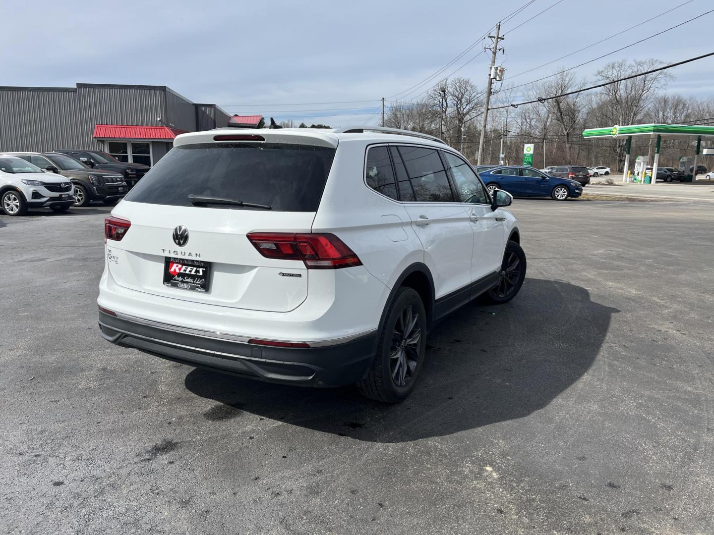 2022 White /Black Volkswagen Tiguan SE 4Motion (3VV2B7AX6NM) with an 2.0L I4 DOHC 16V Turbo engine, Automatic transmission, located at 11115 Chardon Rd. , Chardon, OH, 44024, (440) 214-9705, 41.580246, -81.241943 - 2022 Volkswagen Tiguan SE AWD – Premium Comfort, All-Weather Confidence, and Loaded with Advanced Safety & Tech! This 2022 Volkswagen Tiguan SE AWD is the perfect upscale crossover that’s ready for family adventures, daily commutes, or weekend getaways! Powered by a responsive 2.0L Turbocharged - Photo#7