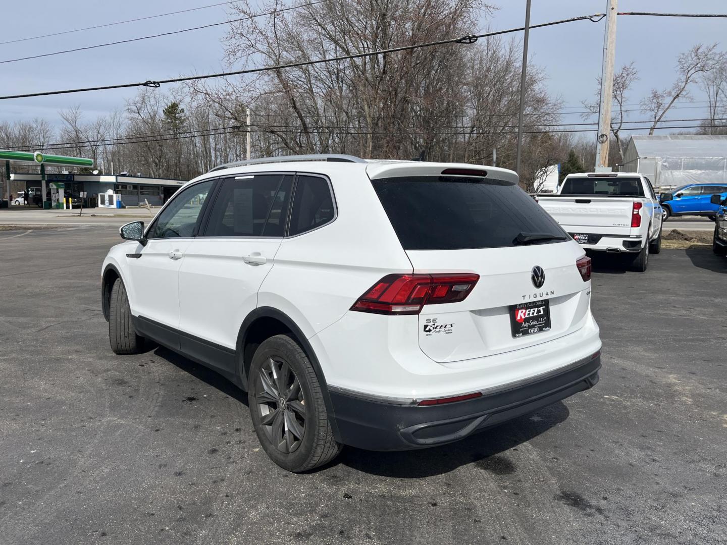 2022 White /Black Volkswagen Tiguan SE 4Motion (3VV2B7AX6NM) with an 2.0L I4 DOHC 16V Turbo engine, Automatic transmission, located at 11115 Chardon Rd. , Chardon, OH, 44024, (440) 214-9705, 41.580246, -81.241943 - 2022 Volkswagen Tiguan SE AWD – Premium Comfort, All-Weather Confidence, and Loaded with Advanced Safety & Tech! This 2022 Volkswagen Tiguan SE AWD is the perfect upscale crossover that’s ready for family adventures, daily commutes, or weekend getaways! Powered by a responsive 2.0L Turbocharged - Photo#9