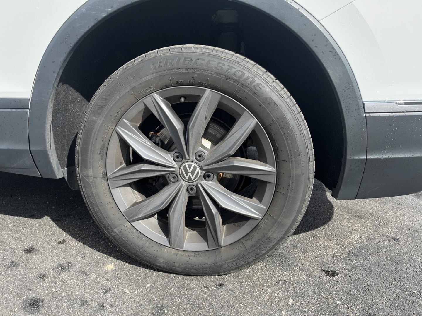 2022 White /Black Volkswagen Tiguan SE 4Motion (3VV2B7AX6NM) with an 2.0L I4 DOHC 16V Turbo engine, Automatic transmission, located at 11115 Chardon Rd. , Chardon, OH, 44024, (440) 214-9705, 41.580246, -81.241943 - 2022 Volkswagen Tiguan SE AWD – Premium Comfort, All-Weather Confidence, and Loaded with Advanced Safety & Tech! This 2022 Volkswagen Tiguan SE AWD is the perfect upscale crossover that’s ready for family adventures, daily commutes, or weekend getaways! Powered by a responsive 2.0L Turbocharged - Photo#10