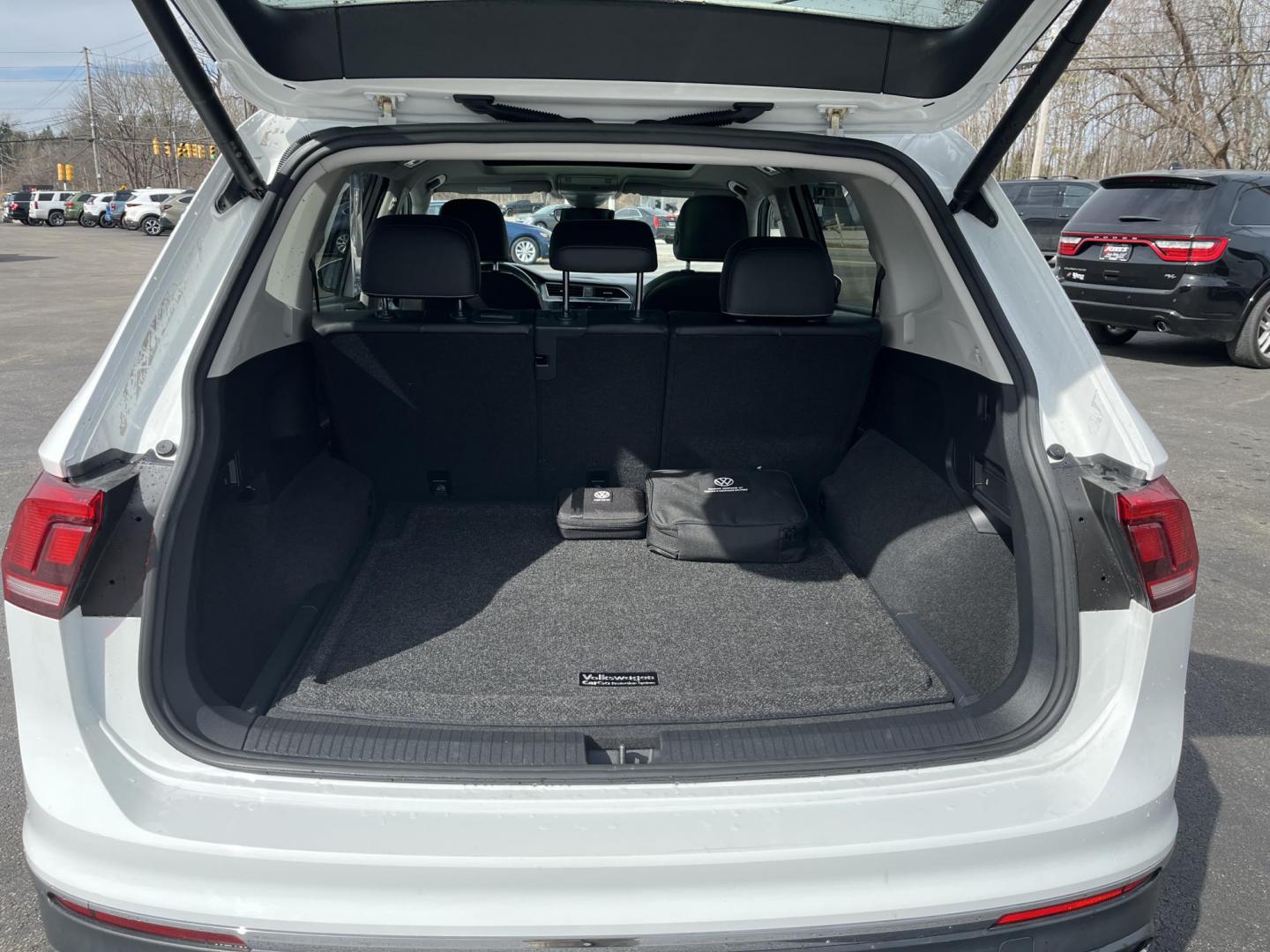 2022 White /Black Volkswagen Tiguan SE 4Motion (3VV2B7AX6NM) with an 2.0L I4 DOHC 16V Turbo engine, Automatic transmission, located at 11115 Chardon Rd. , Chardon, OH, 44024, (440) 214-9705, 41.580246, -81.241943 - 2022 Volkswagen Tiguan SE AWD – Premium Comfort, All-Weather Confidence, and Loaded with Advanced Safety & Tech! This 2022 Volkswagen Tiguan SE AWD is the perfect upscale crossover that’s ready for family adventures, daily commutes, or weekend getaways! Powered by a responsive 2.0L Turbocharged - Photo#14