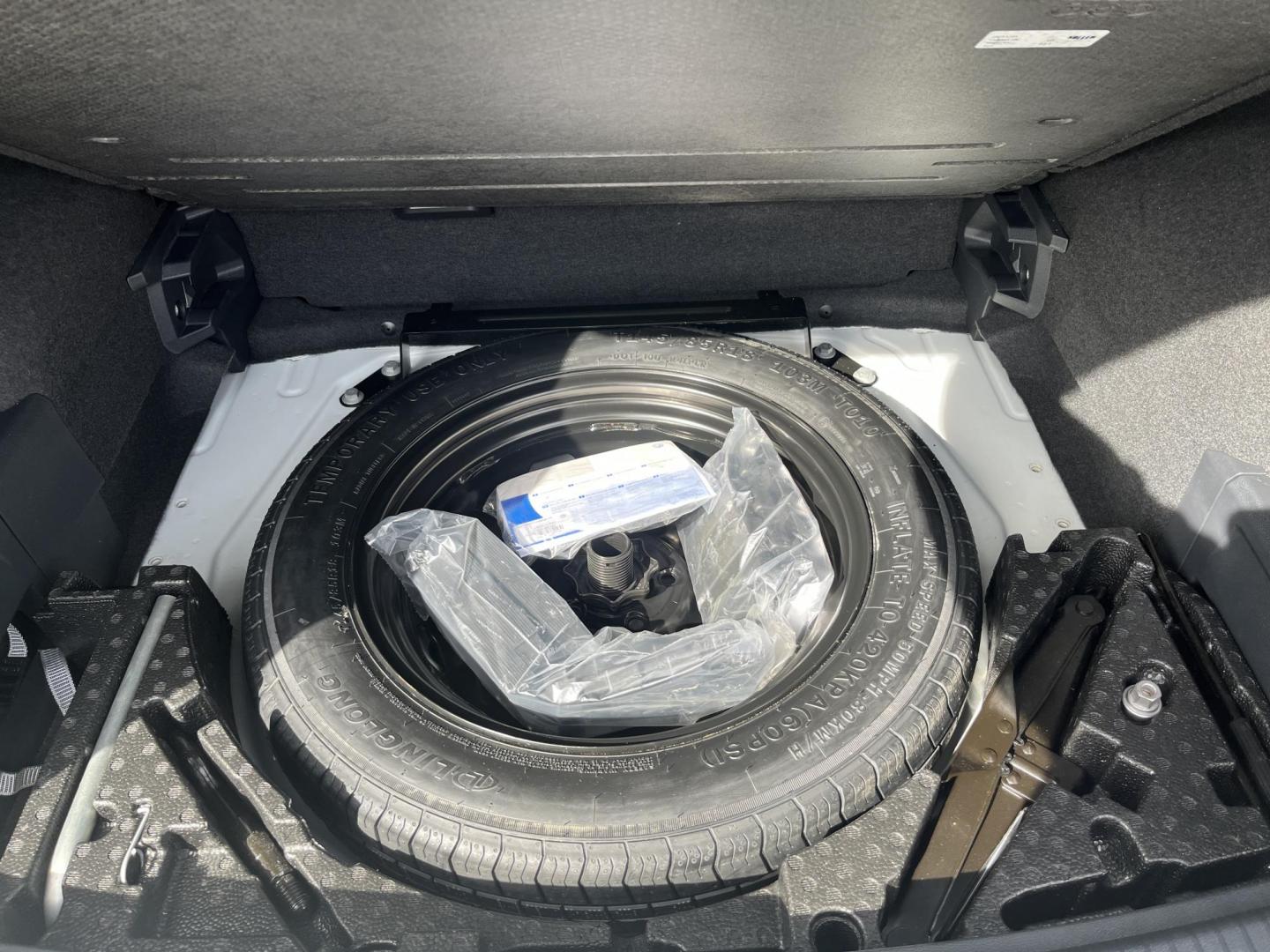 2022 White /Black Volkswagen Tiguan SE 4Motion (3VV2B7AX6NM) with an 2.0L I4 DOHC 16V Turbo engine, Automatic transmission, located at 11115 Chardon Rd. , Chardon, OH, 44024, (440) 214-9705, 41.580246, -81.241943 - 2022 Volkswagen Tiguan SE AWD – Premium Comfort, All-Weather Confidence, and Loaded with Advanced Safety & Tech! This 2022 Volkswagen Tiguan SE AWD is the perfect upscale crossover that’s ready for family adventures, daily commutes, or weekend getaways! Powered by a responsive 2.0L Turbocharged - Photo#15