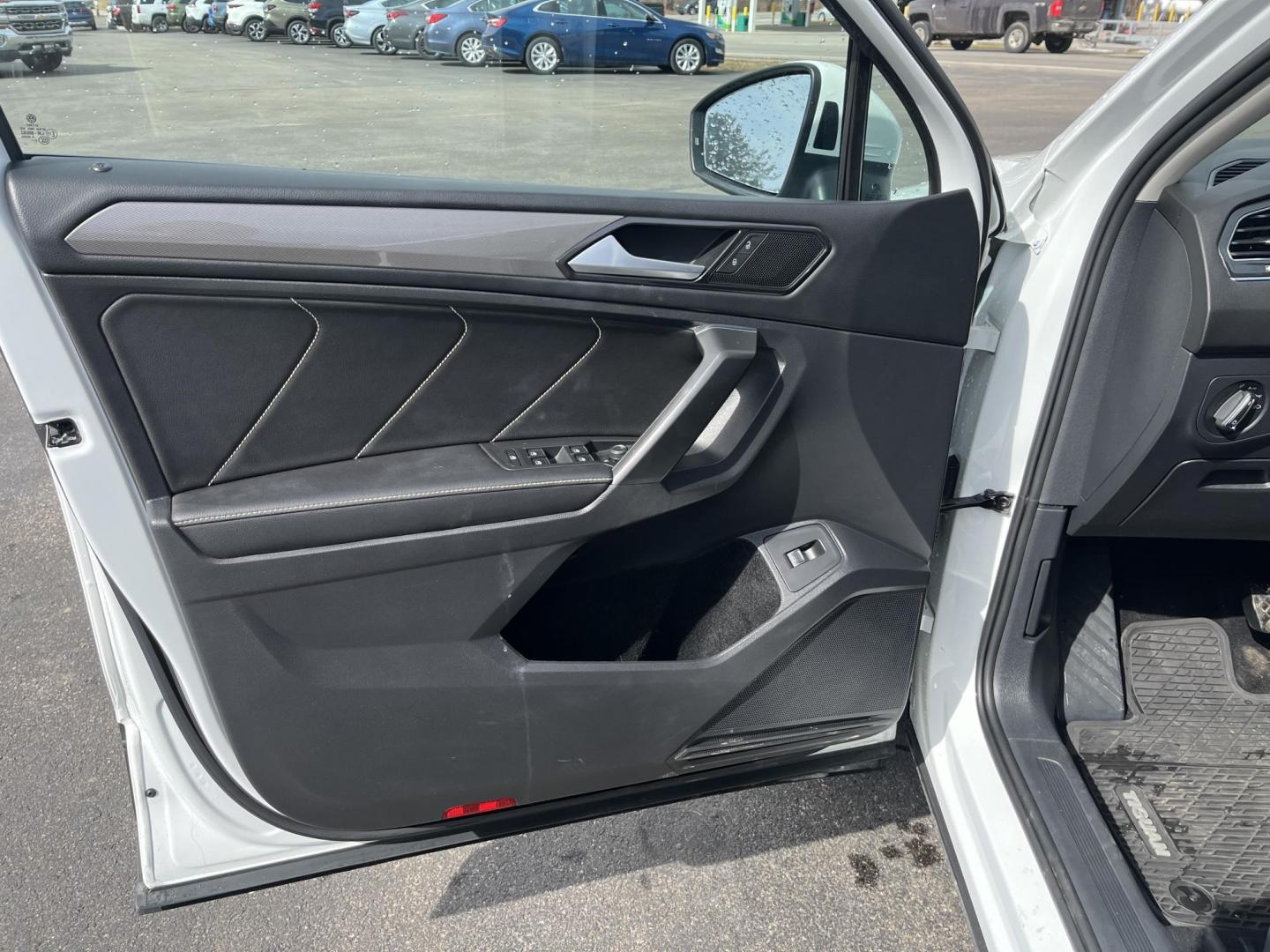 2022 White /Black Volkswagen Tiguan SE 4Motion (3VV2B7AX6NM) with an 2.0L I4 DOHC 16V Turbo engine, Automatic transmission, located at 11115 Chardon Rd. , Chardon, OH, 44024, (440) 214-9705, 41.580246, -81.241943 - 2022 Volkswagen Tiguan SE AWD – Premium Comfort, All-Weather Confidence, and Loaded with Advanced Safety & Tech! This 2022 Volkswagen Tiguan SE AWD is the perfect upscale crossover that’s ready for family adventures, daily commutes, or weekend getaways! Powered by a responsive 2.0L Turbocharged - Photo#19