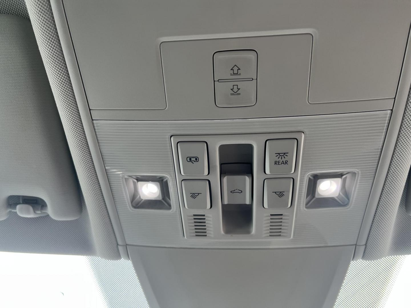 2022 White /Black Volkswagen Tiguan SE 4Motion (3VV2B7AX6NM) with an 2.0L I4 DOHC 16V Turbo engine, Automatic transmission, located at 11115 Chardon Rd. , Chardon, OH, 44024, (440) 214-9705, 41.580246, -81.241943 - 2022 Volkswagen Tiguan SE AWD – Premium Comfort, All-Weather Confidence, and Loaded with Advanced Safety & Tech! This 2022 Volkswagen Tiguan SE AWD is the perfect upscale crossover that’s ready for family adventures, daily commutes, or weekend getaways! Powered by a responsive 2.0L Turbocharged - Photo#33