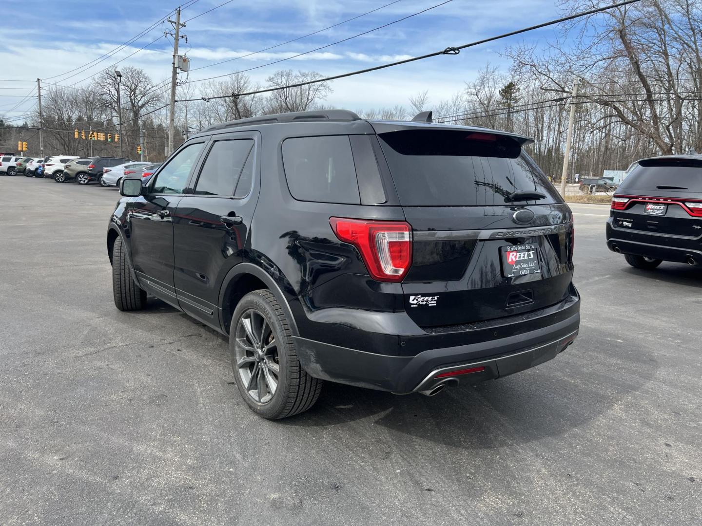2017 Black /Black Ford Explorer XLT 4WD (1FM5K8D80HG) with an 3.5L V6 DOHC 24V engine, Automatic transmission, located at 11115 Chardon Rd. , Chardon, OH, 44024, (440) 214-9705, 41.580246, -81.241943 - 2017 Ford Explorer XLT 4WD – Loaded Adventure SUV with Towing Muscle, Sporty Looks, and Every Premium Touch! This 2017 Ford Explorer XLT 4WD is the perfect family hauler that’s ready for work, play, and everything in between! Powered by a strong 3.5L V6 engine with flex fuel capability, paired - Photo#9