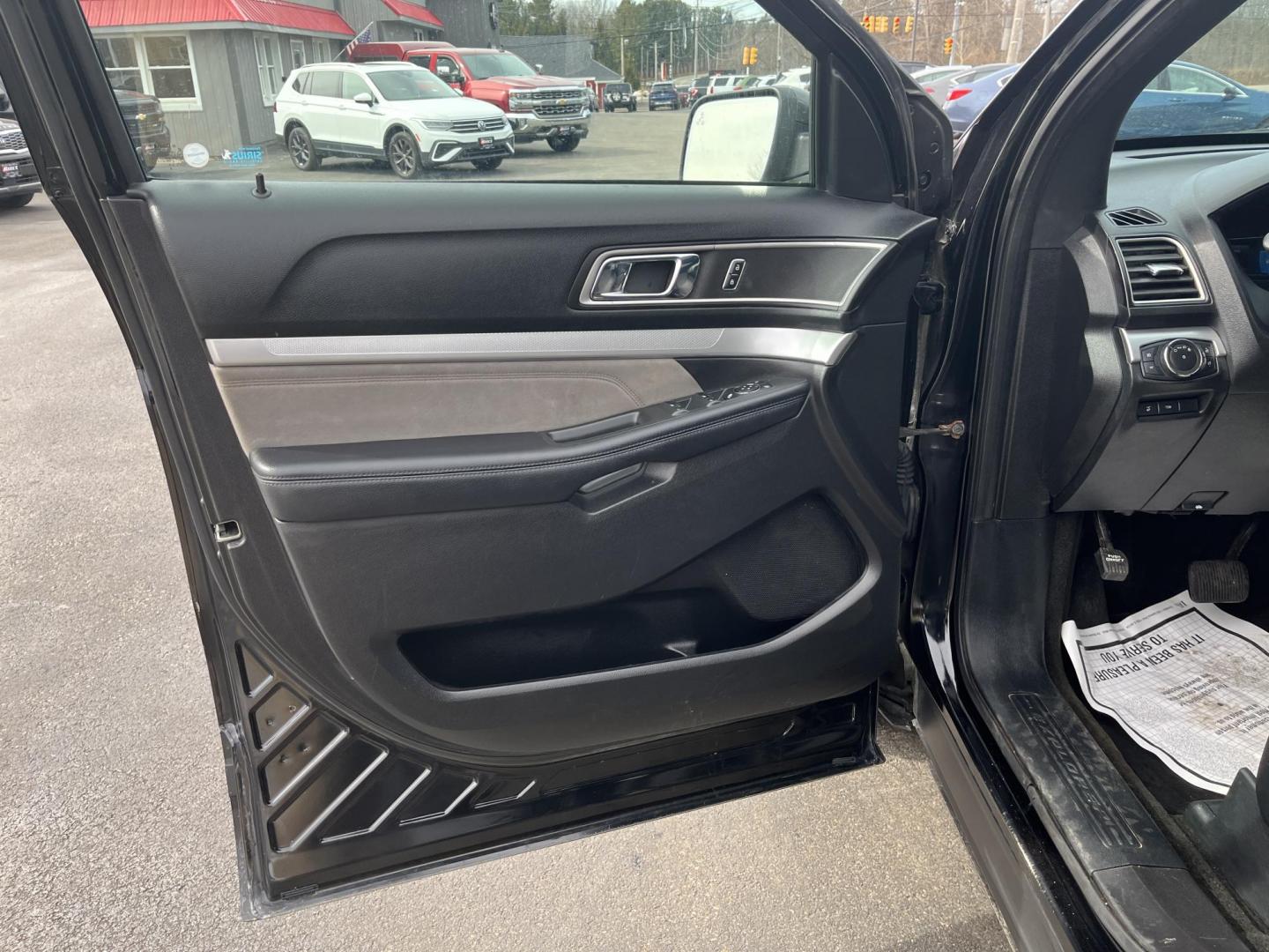 2017 Black /Black Ford Explorer XLT 4WD (1FM5K8D80HG) with an 3.5L V6 DOHC 24V engine, Automatic transmission, located at 11115 Chardon Rd. , Chardon, OH, 44024, (440) 214-9705, 41.580246, -81.241943 - 2017 Ford Explorer XLT 4WD – Loaded Adventure SUV with Towing Muscle, Sporty Looks, and Every Premium Touch! This 2017 Ford Explorer XLT 4WD is the perfect family hauler that’s ready for work, play, and everything in between! Powered by a strong 3.5L V6 engine with flex fuel capability, paired - Photo#17