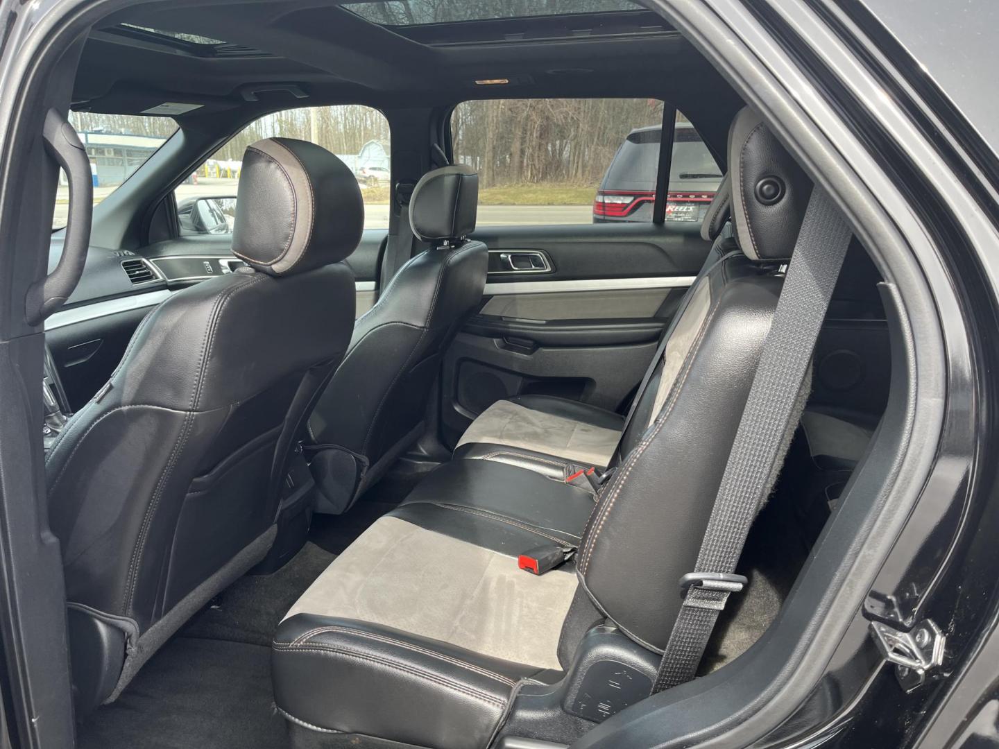 2017 Black /Black Ford Explorer XLT 4WD (1FM5K8D80HG) with an 3.5L V6 DOHC 24V engine, Automatic transmission, located at 11115 Chardon Rd. , Chardon, OH, 44024, (440) 214-9705, 41.580246, -81.241943 - 2017 Ford Explorer XLT 4WD – Loaded Adventure SUV with Towing Muscle, Sporty Looks, and Every Premium Touch! This 2017 Ford Explorer XLT 4WD is the perfect family hauler that’s ready for work, play, and everything in between! Powered by a strong 3.5L V6 engine with flex fuel capability, paired - Photo#33