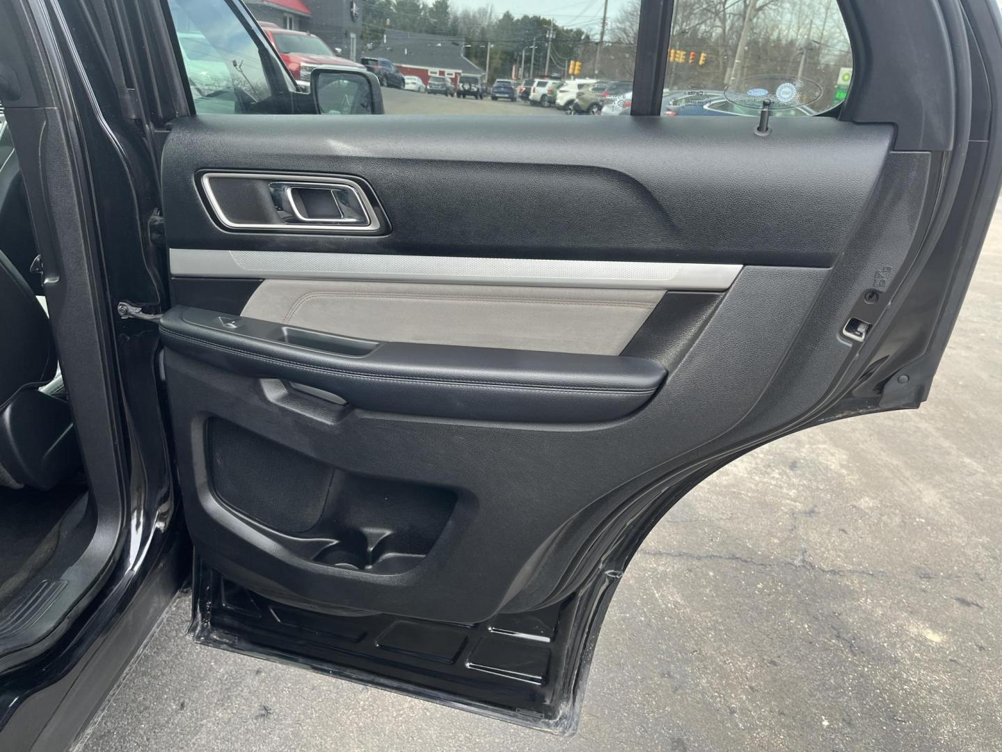 2017 Black /Black Ford Explorer XLT 4WD (1FM5K8D80HG) with an 3.5L V6 DOHC 24V engine, Automatic transmission, located at 11115 Chardon Rd. , Chardon, OH, 44024, (440) 214-9705, 41.580246, -81.241943 - 2017 Ford Explorer XLT 4WD – Loaded Adventure SUV with Towing Muscle, Sporty Looks, and Every Premium Touch! This 2017 Ford Explorer XLT 4WD is the perfect family hauler that’s ready for work, play, and everything in between! Powered by a strong 3.5L V6 engine with flex fuel capability, paired - Photo#36