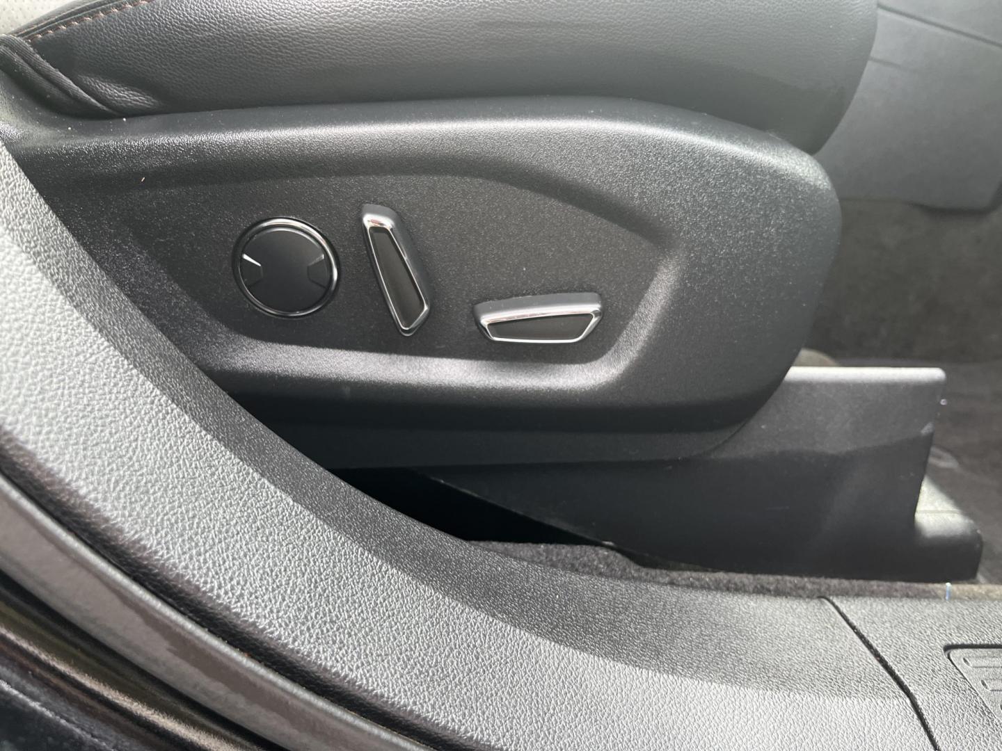 2017 Black /Black Ford Explorer XLT 4WD (1FM5K8D80HG) with an 3.5L V6 DOHC 24V engine, Automatic transmission, located at 11115 Chardon Rd. , Chardon, OH, 44024, (440) 214-9705, 41.580246, -81.241943 - 2017 Ford Explorer XLT 4WD – Loaded Adventure SUV with Towing Muscle, Sporty Looks, and Every Premium Touch! This 2017 Ford Explorer XLT 4WD is the perfect family hauler that’s ready for work, play, and everything in between! Powered by a strong 3.5L V6 engine with flex fuel capability, paired - Photo#40