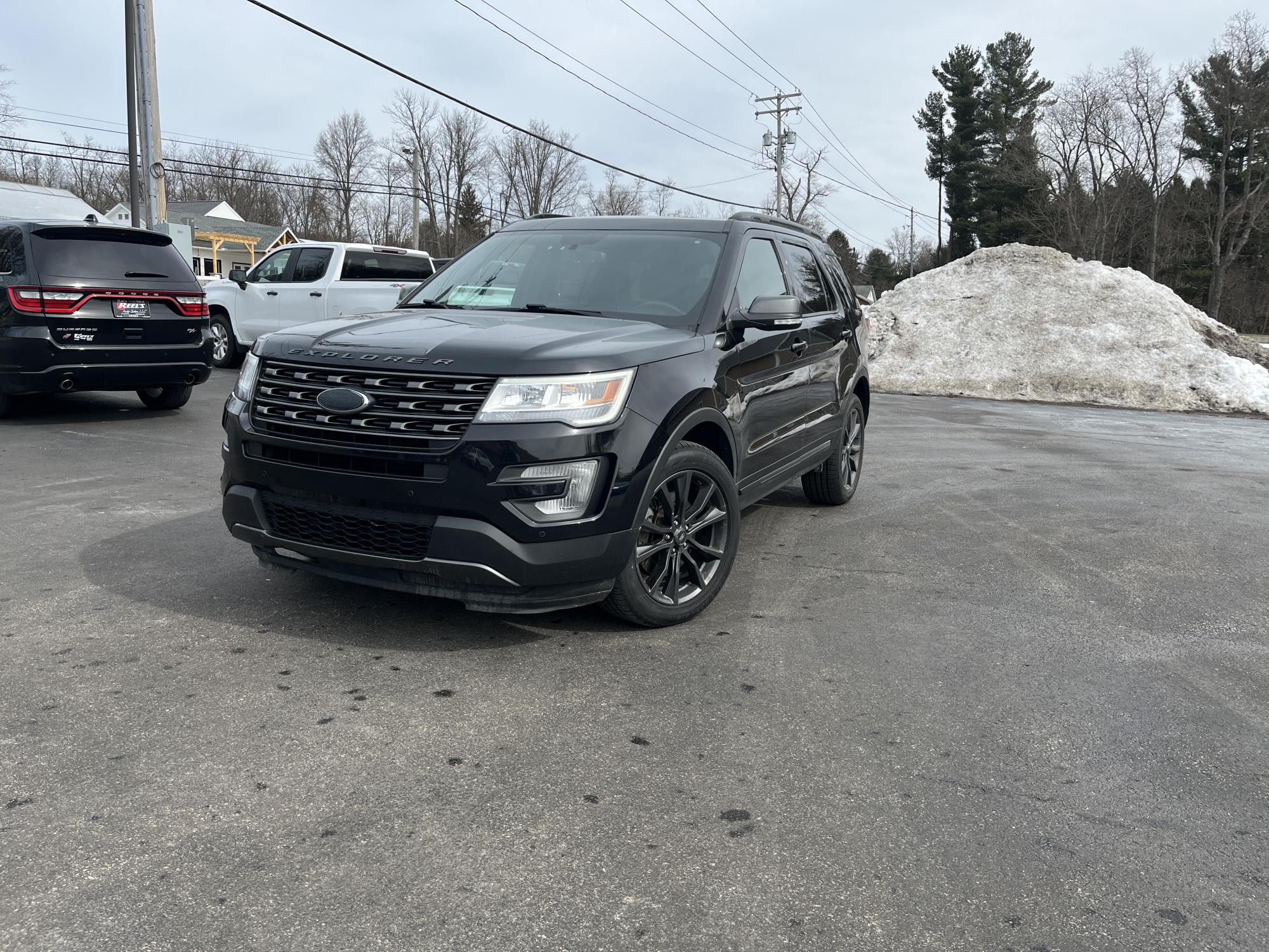 photo of 2017 Ford Explorer XLT 4WD