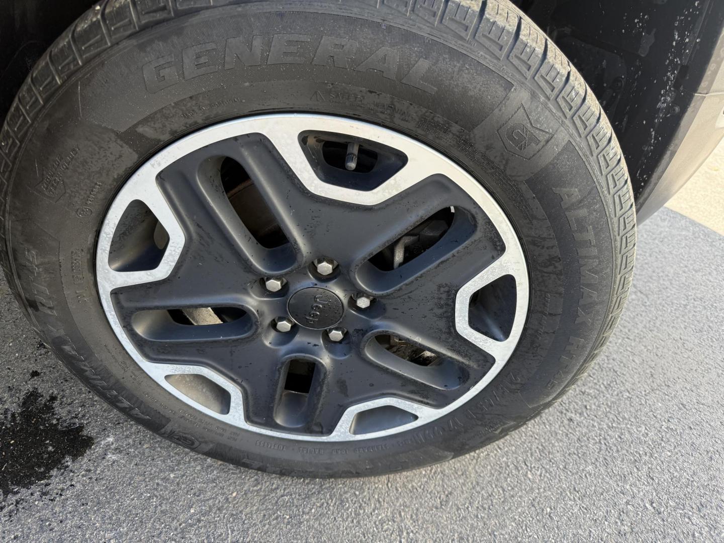 2017 Orange /Black Jeep Renegade Trailhawk (ZACCJBCBXHP) with an 2.4L I4 DOHC 16V engine, Automatic transmission, located at 547 E. Main St., Orwell, OH, 44076, (440) 437-5893, 41.535435, -80.847855 - 2017 Jeep Renegade Trailhawk 4×4 – Trail-Rated Beast with Off-Road Attitude and Everyday Usability! This rugged 2017 Jeep Renegade Trailhawk 4×4 is built for adventure and ready to tackle trails or Ohio backroads with confidence! Powered by a capable 2.4L I4 MultiAir engine paired with a smooth - Photo#5