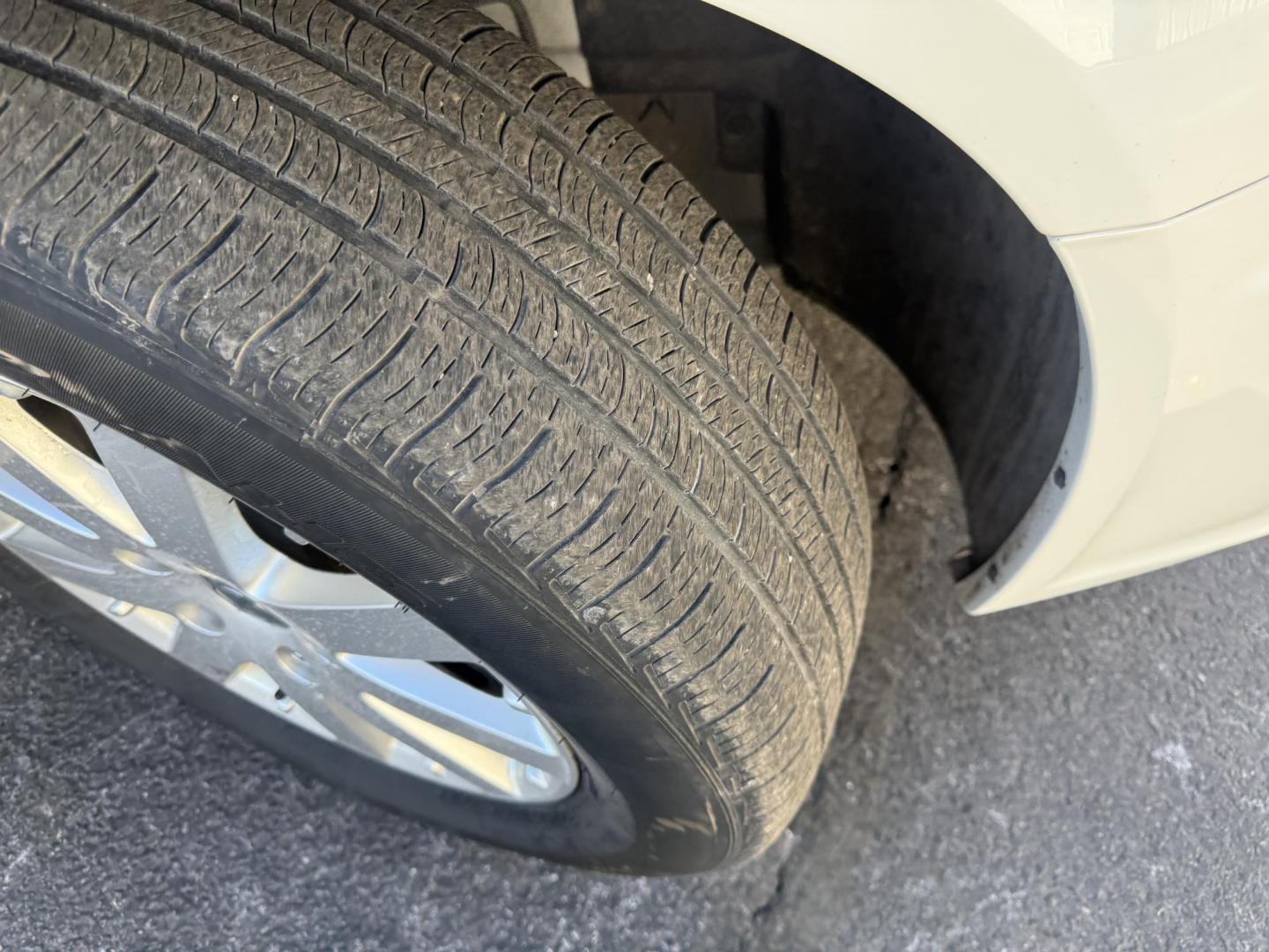 2013 White /Tan Chrysler Town & Country Touring (2C4RC1BG5DR) with an 3.6L V6 DOHC 24V engine, Automatic transmission, located at 547 E. Main St., Orwell, OH, 44076, (440) 437-5893, 41.535435, -80.847855 - 2013 Chrysler Town & Country Touring – Spacious Family Minivan with Stow 'n Go Magic and Loaded Comfort Features! This 2013 Chrysler Town & Country Touring is the ultimate family hauler that makes every trip easy and enjoyable! Powered by a smooth, proven 3.6L V6 Pentastar engine paired with a re - Photo#4