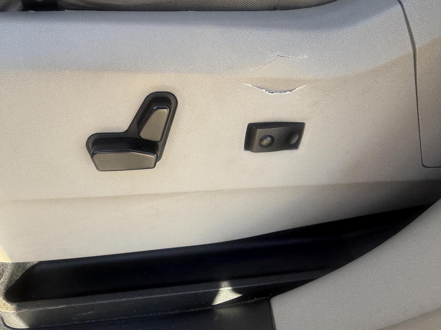 2013 White /Tan Chrysler Town & Country Touring (2C4RC1BG5DR) with an 3.6L V6 DOHC 24V engine, Automatic transmission, located at 547 E. Main St., Orwell, OH, 44076, (440) 437-5893, 41.535435, -80.847855 - 2013 Chrysler Town & Country Touring – Spacious Family Minivan with Stow 'n Go Magic and Loaded Comfort Features! This 2013 Chrysler Town & Country Touring is the ultimate family hauler that makes every trip easy and enjoyable! Powered by a smooth, proven 3.6L V6 Pentastar engine paired with a re - Photo#12