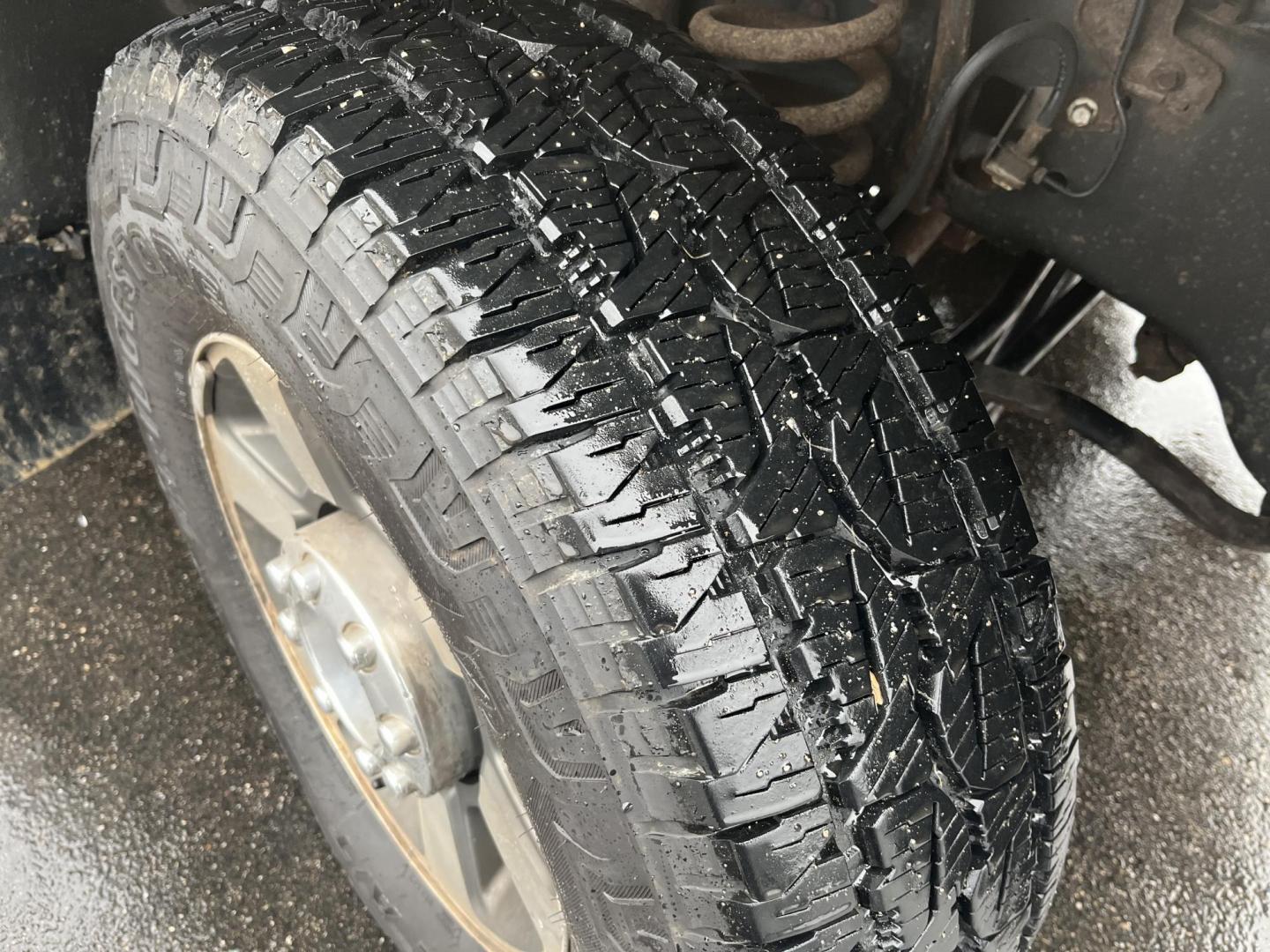 2011 Green /Black Ford F-250 SD Lariat Crew Cab 4WD (1FT7W2BT9BE) with an 6.7L V8 OHV 16V DIESEL engine, Automatic transmission, located at 11115 Chardon Rd. , Chardon, OH, 44024, (440) 214-9705, 41.580246, -81.241943 - 2011 Ford F-250 Lariat Crew Cab 4x4 – Heavy-Duty Legend with Power Stroke Diesel Muscle and Premium Lariat Comfort! This beast of a 2011 Ford F-250 Lariat Crew Cab is built to dominate work sites, towing jobs, and long hauls with legendary reliability! Under the hood roars the iconic 6.7L Power S - Photo#3