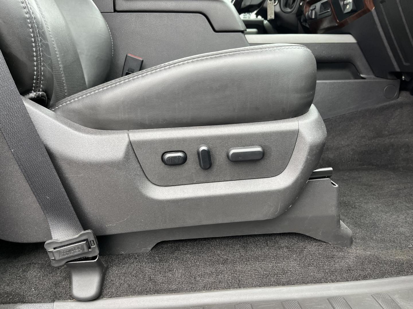 2011 Green /Black Ford F-250 SD Lariat Crew Cab 4WD (1FT7W2BT9BE) with an 6.7L V8 OHV 16V DIESEL engine, Automatic transmission, located at 11115 Chardon Rd. , Chardon, OH, 44024, (440) 214-9705, 41.580246, -81.241943 - 2011 Ford F-250 Lariat Crew Cab 4x4 – Heavy-Duty Legend with Power Stroke Diesel Muscle and Premium Lariat Comfort! This beast of a 2011 Ford F-250 Lariat Crew Cab is built to dominate work sites, towing jobs, and long hauls with legendary reliability! Under the hood roars the iconic 6.7L Power S - Photo#34