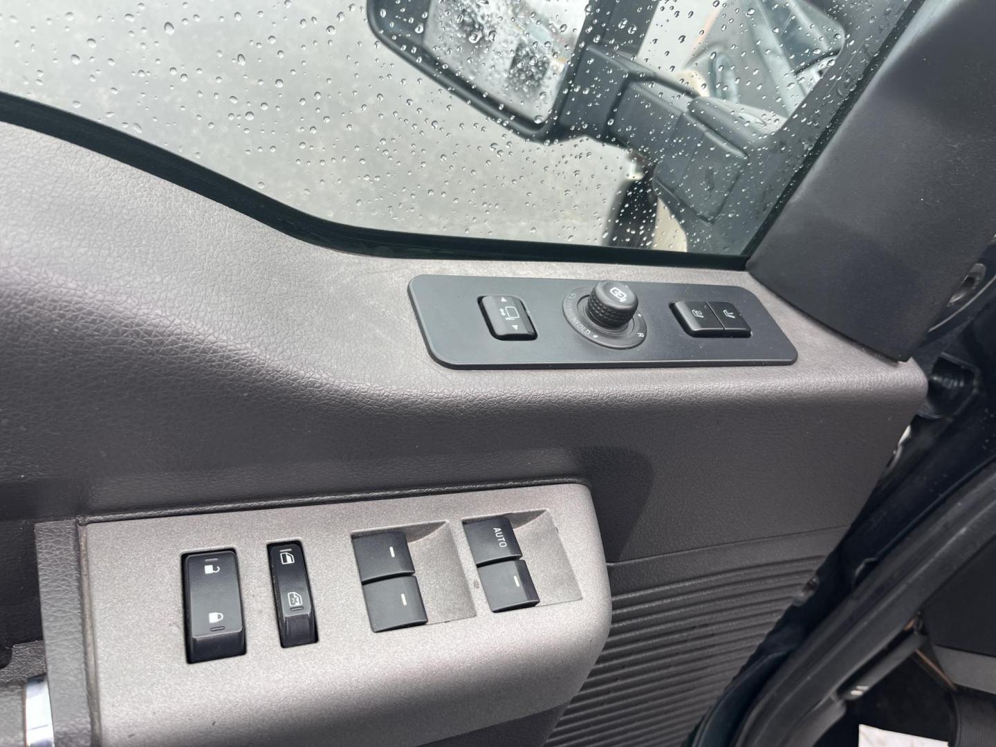 2011 Green /Black Ford F-250 SD Lariat Crew Cab 4WD (1FT7W2BT9BE) with an 6.7L V8 OHV 16V DIESEL engine, Automatic transmission, located at 11115 Chardon Rd. , Chardon, OH, 44024, (440) 214-9705, 41.580246, -81.241943 - 2011 Ford F-250 Lariat Crew Cab 4x4 – Heavy-Duty Legend with Power Stroke Diesel Muscle and Premium Lariat Comfort! This beast of a 2011 Ford F-250 Lariat Crew Cab is built to dominate work sites, towing jobs, and long hauls with legendary reliability! Under the hood roars the iconic 6.7L Power S - Photo#16