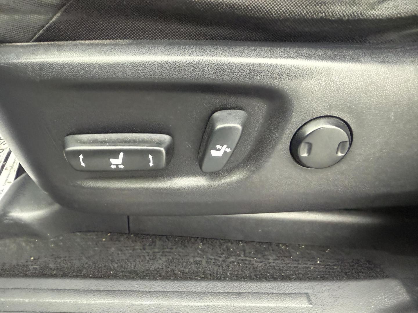 2013 Red /Black Toyota 4Runner SR5 4WD (JTEBU5JR2D5) with an 4.0L V6 DOHC 24V engine, Automatic transmission, located at 547 E. Main St., Orwell, OH, 44076, (440) 437-5893, 41.535435, -80.847855 - 2013 Toyota 4Runner SR5 4WD – Legendary Reliability, Off-Road Ready, and Packed with Practical Features! This rugged 2013 Toyota 4Runner SR5 4WD is the timeless SUV built to last a lifetime and tackle anything you throw at it! Powered by the bulletproof 4.0L V6 engine mated to a durable 5-speed a - Photo#12