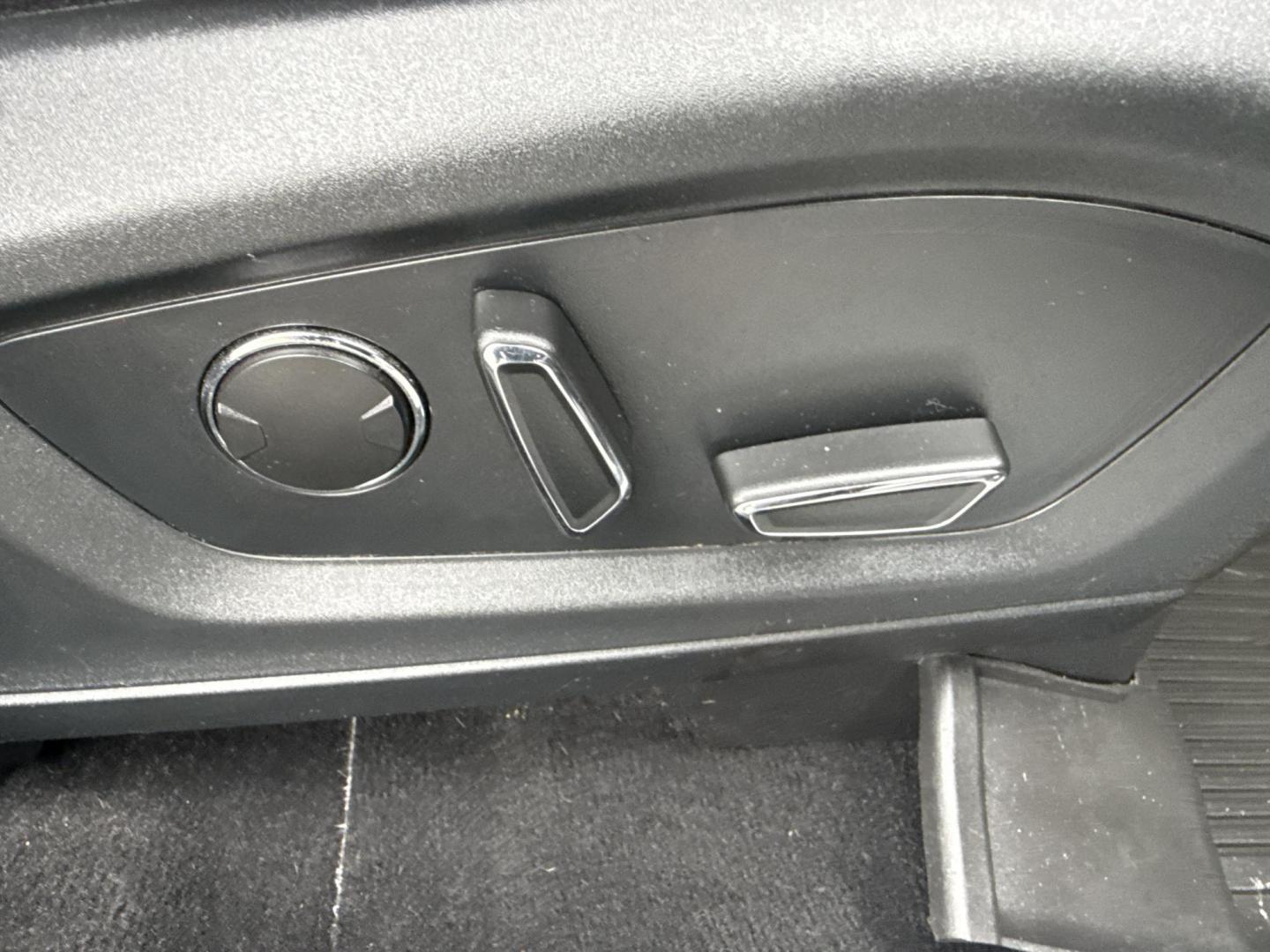 2020 Black /Black Ford Explorer Hybrid Limited AWD (1FM5K8FW1LG) with an 3.3L V6 DOHC 24V HYBRID engine, Automatic transmission, located at 11115 Chardon Rd. , Chardon, OH, 44024, (440) 214-9705, 41.580246, -81.241943 - 2020 Ford Explorer Limited 4WD Hybrid – Premium Hybrid Power, Luxury Everywhere, and Loaded with Top-Tier Features! This stunning 2020 Ford Explorer Limited 4WD Hybrid is the ultimate blend of efficiency, capability, and upscale comfort! Powered by the advanced 3.3L V6 Hybrid powertrain deliverin - Photo#45