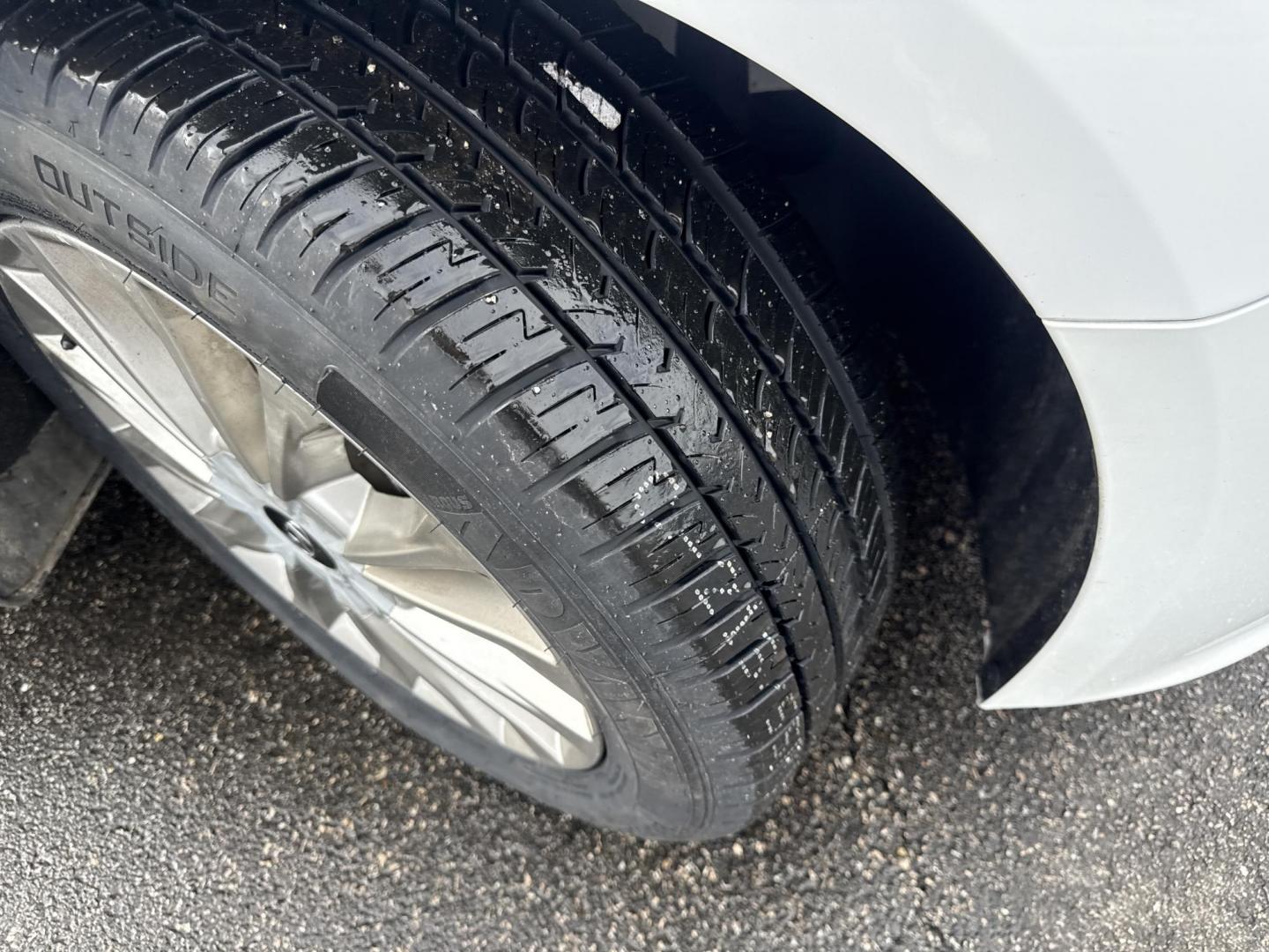 2015 White /Brown Hyundai Sonata Limited (5NPE34AF8FH) with an 2.4L I4 DOHC 16V engine, Automatic transmission, located at 547 E. Main St., Orwell, OH, 44076, (440) 437-5893, 41.535435, -80.847855 - 2015 Hyundai Sonata Limited – Upscale Sedan Loaded with Luxury, Safety, and Impressive Efficiency! This gorgeous 2015 Hyundai Sonata Limited is the perfect blend of premium comfort, advanced features, and everyday reliability! Powered by a smooth 2.4L I4 GDI engine paired with a responsive 6-spee - Photo#4