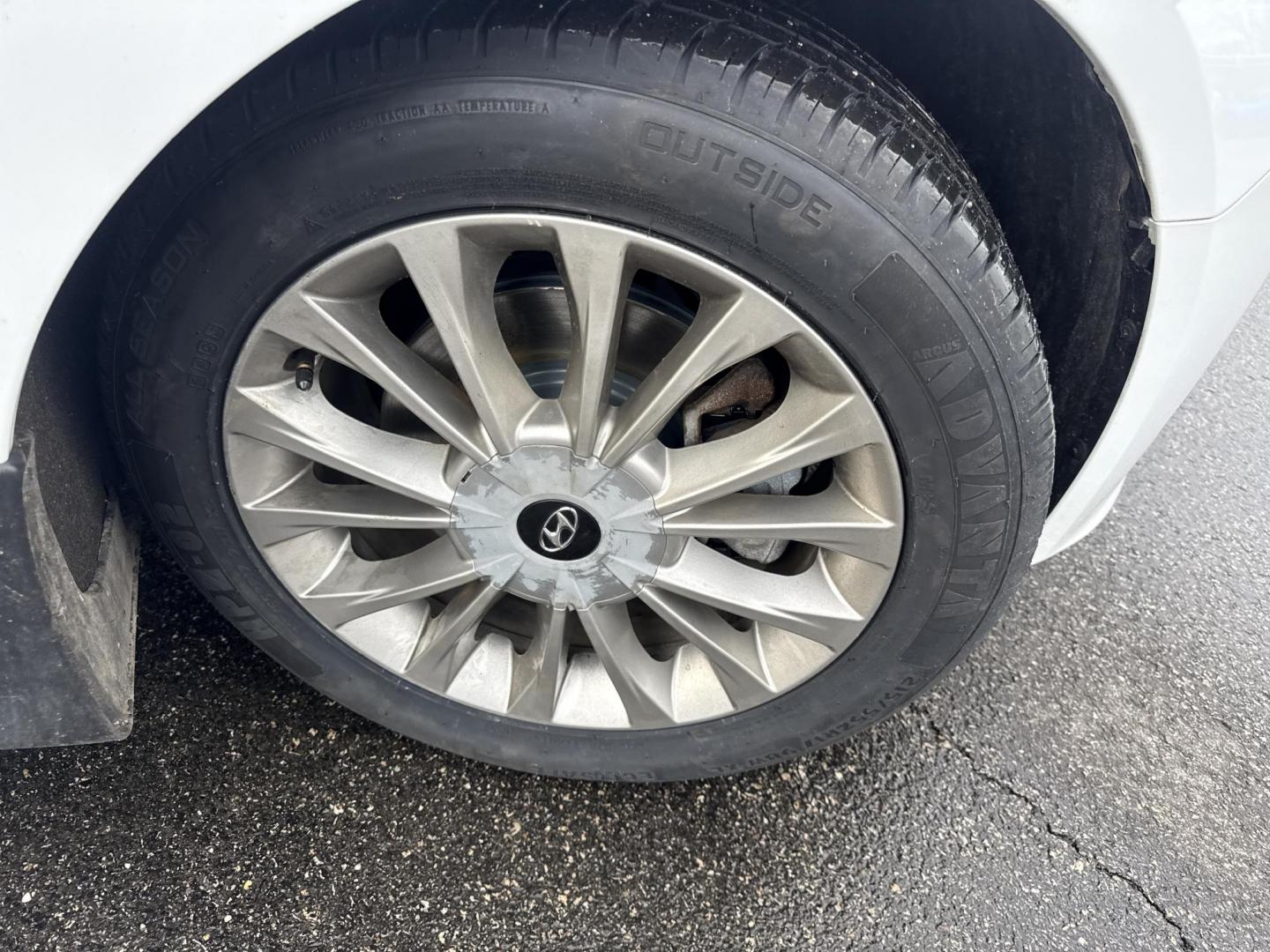 2015 White /Brown Hyundai Sonata Limited (5NPE34AF8FH) with an 2.4L I4 DOHC 16V engine, Automatic transmission, located at 547 E. Main St., Orwell, OH, 44076, (440) 437-5893, 41.535435, -80.847855 - 2015 Hyundai Sonata Limited – Upscale Sedan Loaded with Luxury, Safety, and Impressive Efficiency! This gorgeous 2015 Hyundai Sonata Limited is the perfect blend of premium comfort, advanced features, and everyday reliability! Powered by a smooth 2.4L I4 GDI engine paired with a responsive 6-spee - Photo#5