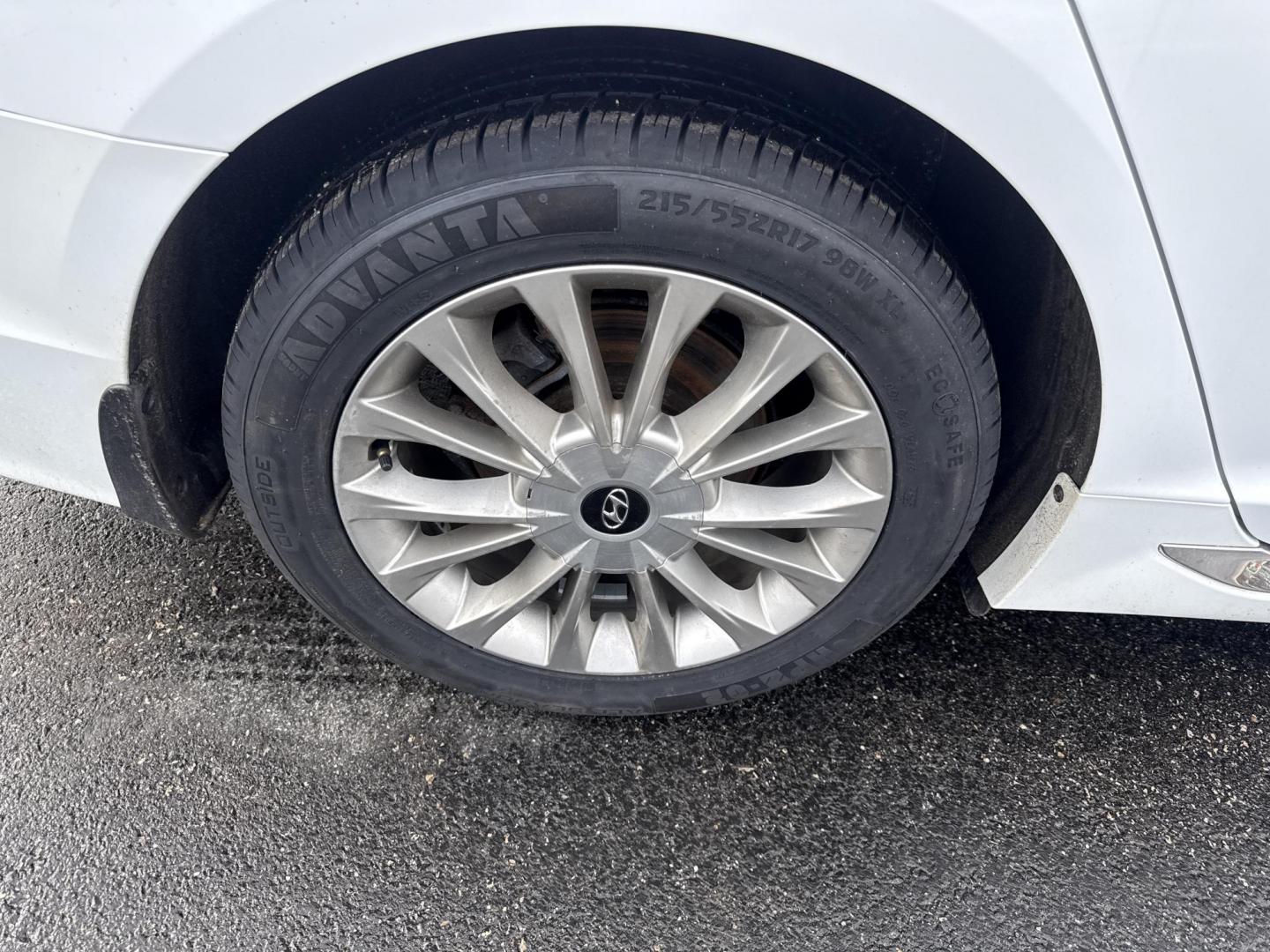 2015 White /Brown Hyundai Sonata Limited (5NPE34AF8FH) with an 2.4L I4 DOHC 16V engine, Automatic transmission, located at 547 E. Main St., Orwell, OH, 44076, (440) 437-5893, 41.535435, -80.847855 - 2015 Hyundai Sonata Limited – Upscale Sedan Loaded with Luxury, Safety, and Impressive Efficiency! This gorgeous 2015 Hyundai Sonata Limited is the perfect blend of premium comfort, advanced features, and everyday reliability! Powered by a smooth 2.4L I4 GDI engine paired with a responsive 6-spee - Photo#7