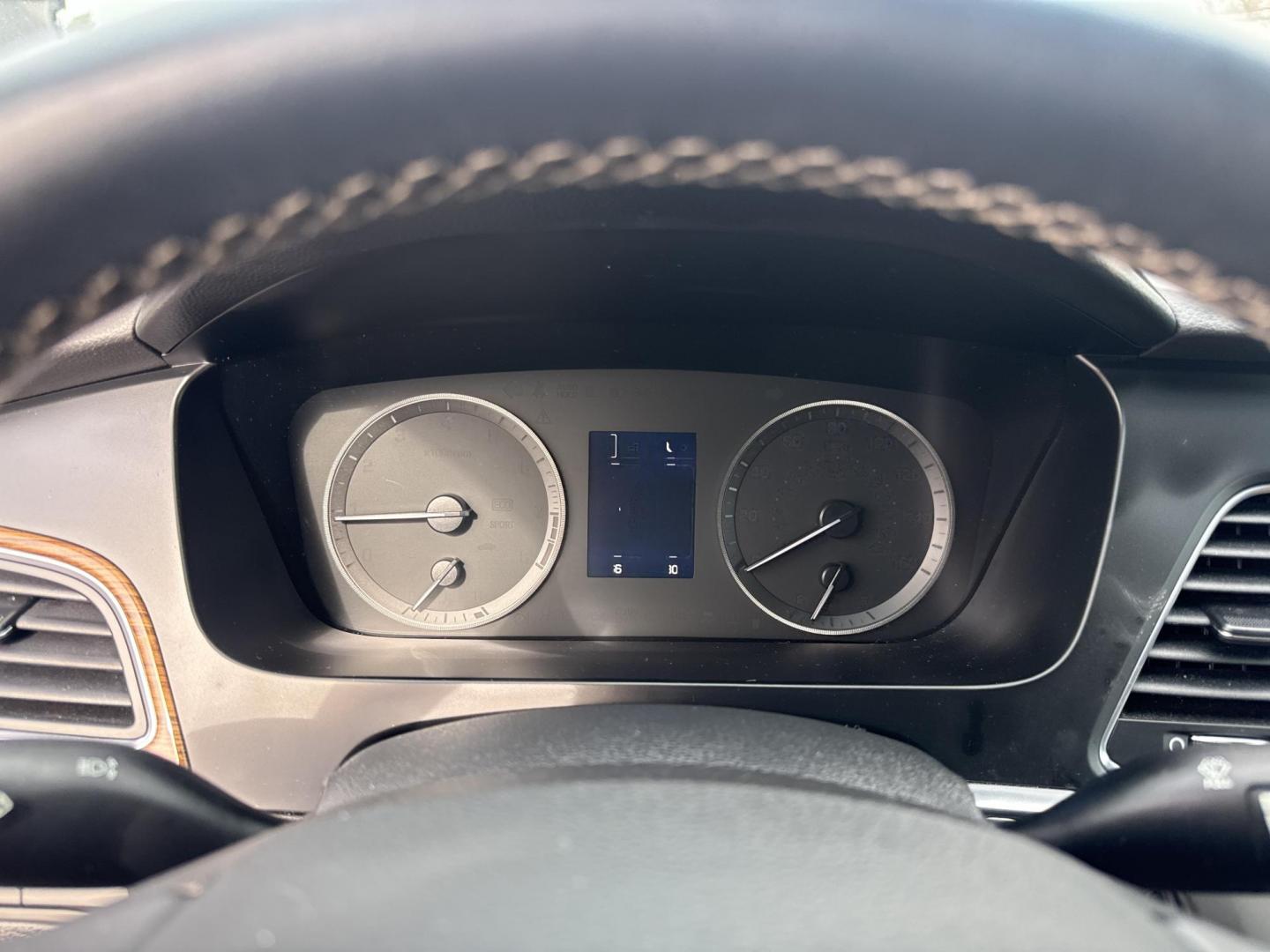 2015 White /Brown Hyundai Sonata Limited (5NPE34AF8FH) with an 2.4L I4 DOHC 16V engine, Automatic transmission, located at 547 E. Main St., Orwell, OH, 44076, (440) 437-5893, 41.535435, -80.847855 - 2015 Hyundai Sonata Limited – Upscale Sedan Loaded with Luxury, Safety, and Impressive Efficiency! This gorgeous 2015 Hyundai Sonata Limited is the perfect blend of premium comfort, advanced features, and everyday reliability! Powered by a smooth 2.4L I4 GDI engine paired with a responsive 6-spee - Photo#22