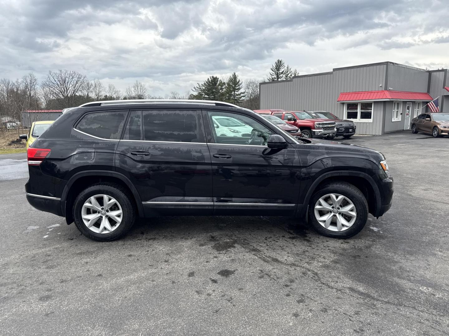 2018 Black /Black Volkswagen Atlas V6 SEL AWD (1V2MR2CA1JC) with an 3.6L V6 DOHC 24V engine, Automatic transmission, located at 11115 Chardon Rd. , Chardon, OH, 44024, (440) 214-9705, 41.580246, -81.241943 - 2018 Volkswagen Atlas SEL AWD – Spacious 3-Row Family SUV Loaded with Premium Features and All-Weather Confidence! This 2018 Volkswagen Atlas SEL AWD is the ultimate family adventure machine that combines massive space, upscale comfort, and smart tech! Powered by the smooth, powerful 3.6L VR6 eng - Photo#28