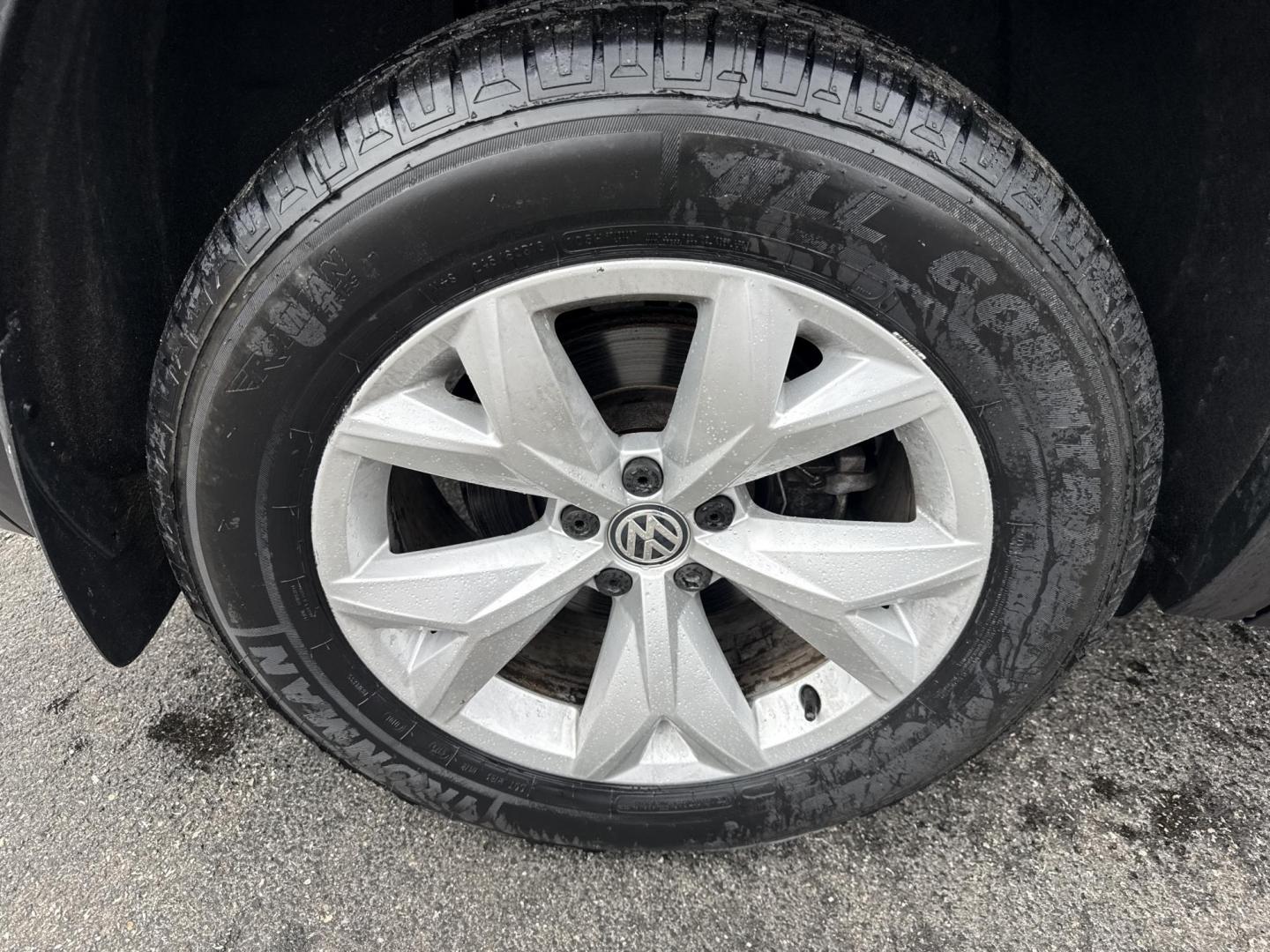 2018 Black /Black Volkswagen Atlas V6 SEL AWD (1V2MR2CA1JC) with an 3.6L V6 DOHC 24V engine, Automatic transmission, located at 11115 Chardon Rd. , Chardon, OH, 44024, (440) 214-9705, 41.580246, -81.241943 - 2018 Volkswagen Atlas SEL AWD – Spacious 3-Row Family SUV Loaded with Premium Features and All-Weather Confidence! This 2018 Volkswagen Atlas SEL AWD is the ultimate family adventure machine that combines massive space, upscale comfort, and smart tech! Powered by the smooth, powerful 3.6L VR6 eng - Photo#29