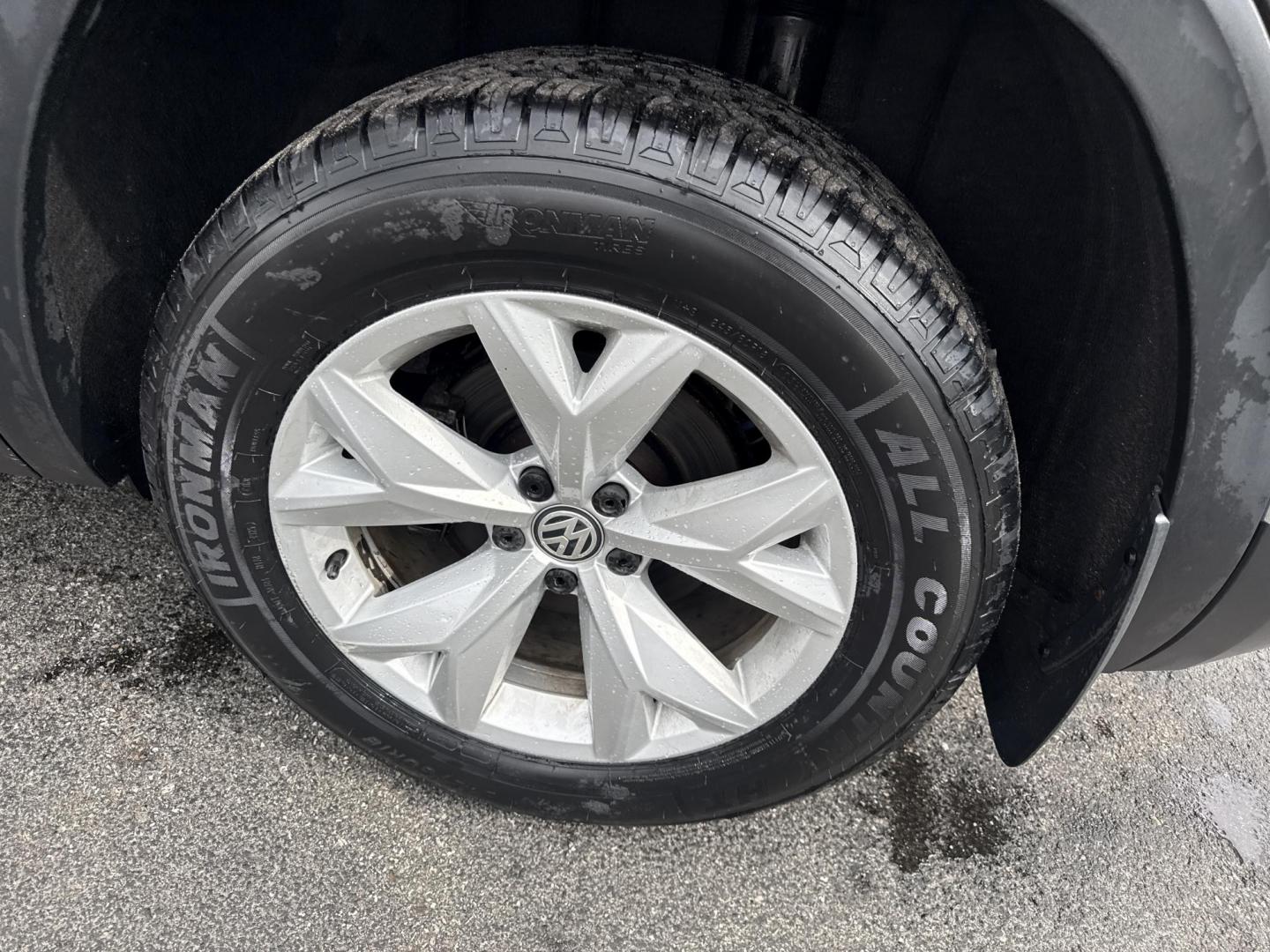 2018 Black /Black Volkswagen Atlas V6 SEL AWD (1V2MR2CA1JC) with an 3.6L V6 DOHC 24V engine, Automatic transmission, located at 11115 Chardon Rd. , Chardon, OH, 44024, (440) 214-9705, 41.580246, -81.241943 - 2018 Volkswagen Atlas SEL AWD – Spacious 3-Row Family SUV Loaded with Premium Features and All-Weather Confidence! This 2018 Volkswagen Atlas SEL AWD is the ultimate family adventure machine that combines massive space, upscale comfort, and smart tech! Powered by the smooth, powerful 3.6L VR6 eng - Photo#34