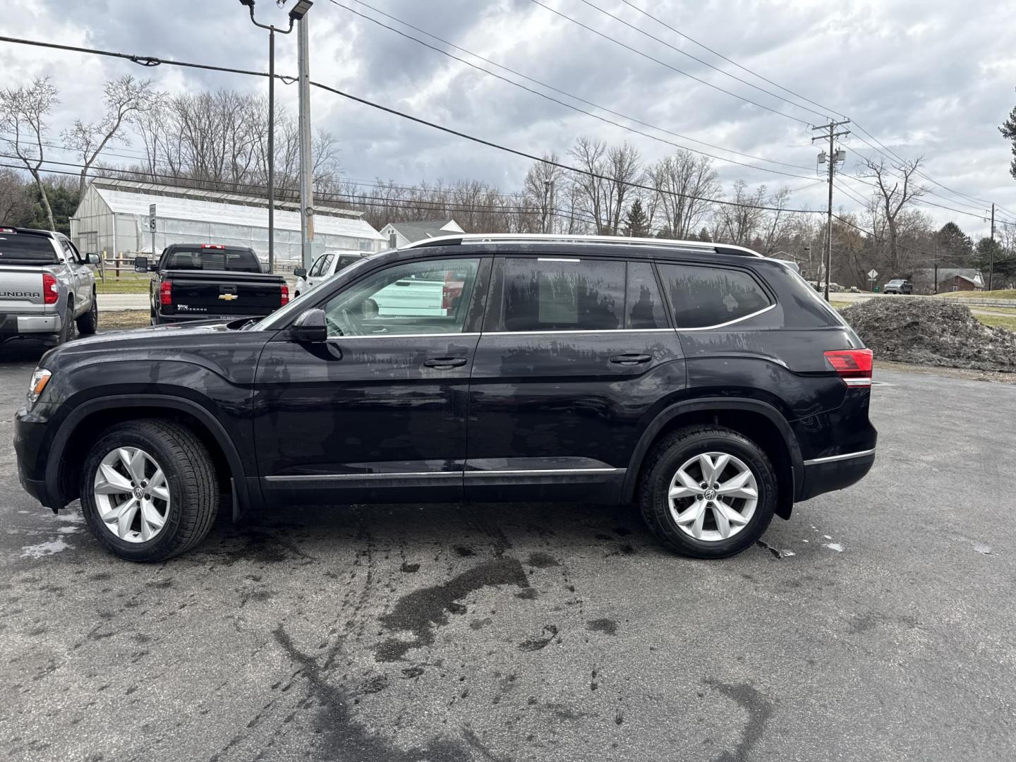 2018 Black /Black Volkswagen Atlas V6 SEL AWD (1V2MR2CA1JC) with an 3.6L V6 DOHC 24V engine, Automatic transmission, located at 11115 Chardon Rd. , Chardon, OH, 44024, (440) 214-9705, 41.580246, -81.241943 - 2018 Volkswagen Atlas SEL AWD – Spacious 3-Row Family SUV Loaded with Premium Features and All-Weather Confidence! This 2018 Volkswagen Atlas SEL AWD is the ultimate family adventure machine that combines massive space, upscale comfort, and smart tech! Powered by the smooth, powerful 3.6L VR6 eng - Photo#35