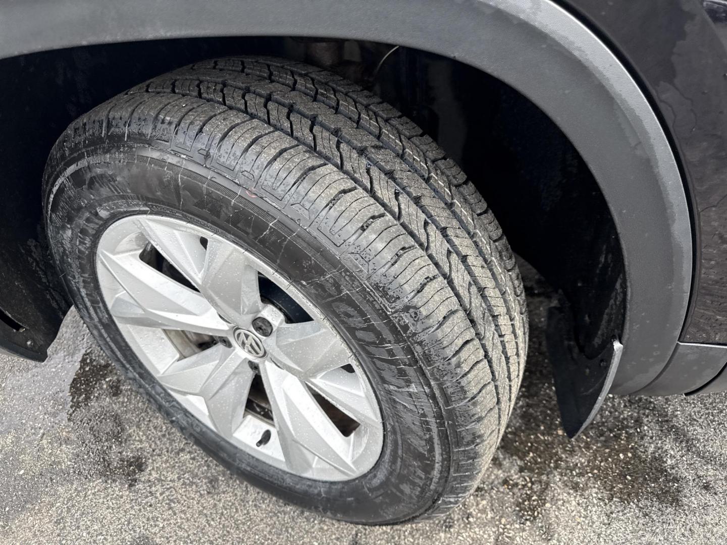 2018 Black /Black Volkswagen Atlas V6 SEL AWD (1V2MR2CA1JC) with an 3.6L V6 DOHC 24V engine, Automatic transmission, located at 11115 Chardon Rd. , Chardon, OH, 44024, (440) 214-9705, 41.580246, -81.241943 - 2018 Volkswagen Atlas SEL AWD – Spacious 3-Row Family SUV Loaded with Premium Features and All-Weather Confidence! This 2018 Volkswagen Atlas SEL AWD is the ultimate family adventure machine that combines massive space, upscale comfort, and smart tech! Powered by the smooth, powerful 3.6L VR6 eng - Photo#36