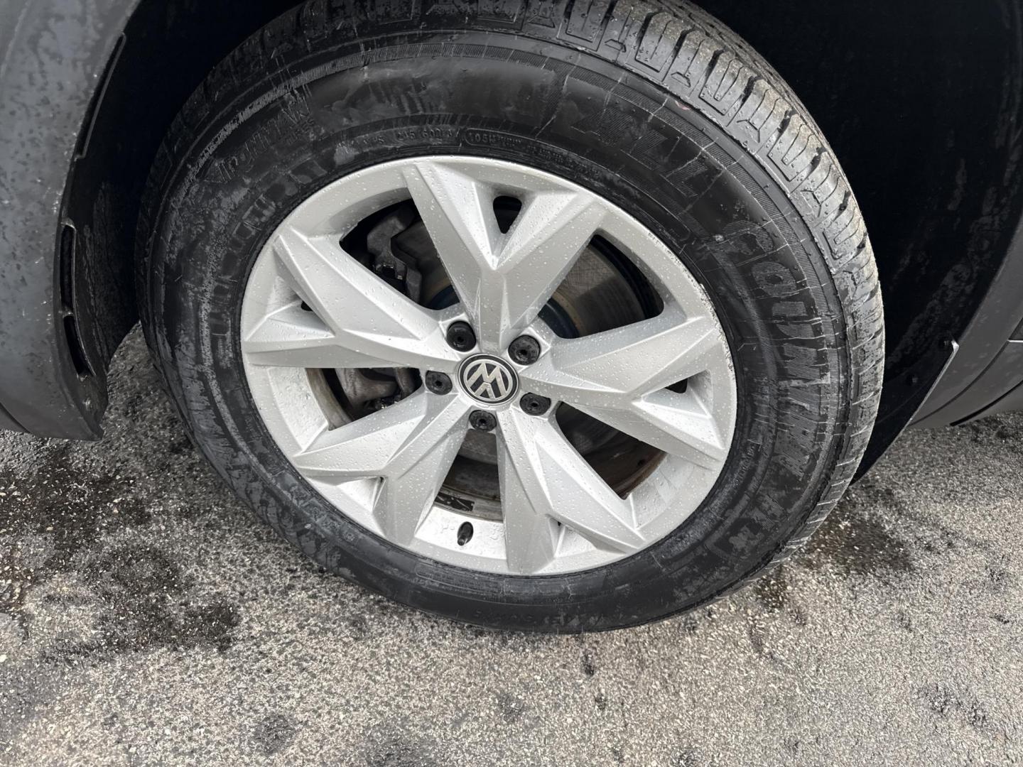 2018 Black /Black Volkswagen Atlas V6 SEL AWD (1V2MR2CA1JC) with an 3.6L V6 DOHC 24V engine, Automatic transmission, located at 11115 Chardon Rd. , Chardon, OH, 44024, (440) 214-9705, 41.580246, -81.241943 - 2018 Volkswagen Atlas SEL AWD – Spacious 3-Row Family SUV Loaded with Premium Features and All-Weather Confidence! This 2018 Volkswagen Atlas SEL AWD is the ultimate family adventure machine that combines massive space, upscale comfort, and smart tech! Powered by the smooth, powerful 3.6L VR6 eng - Photo#37