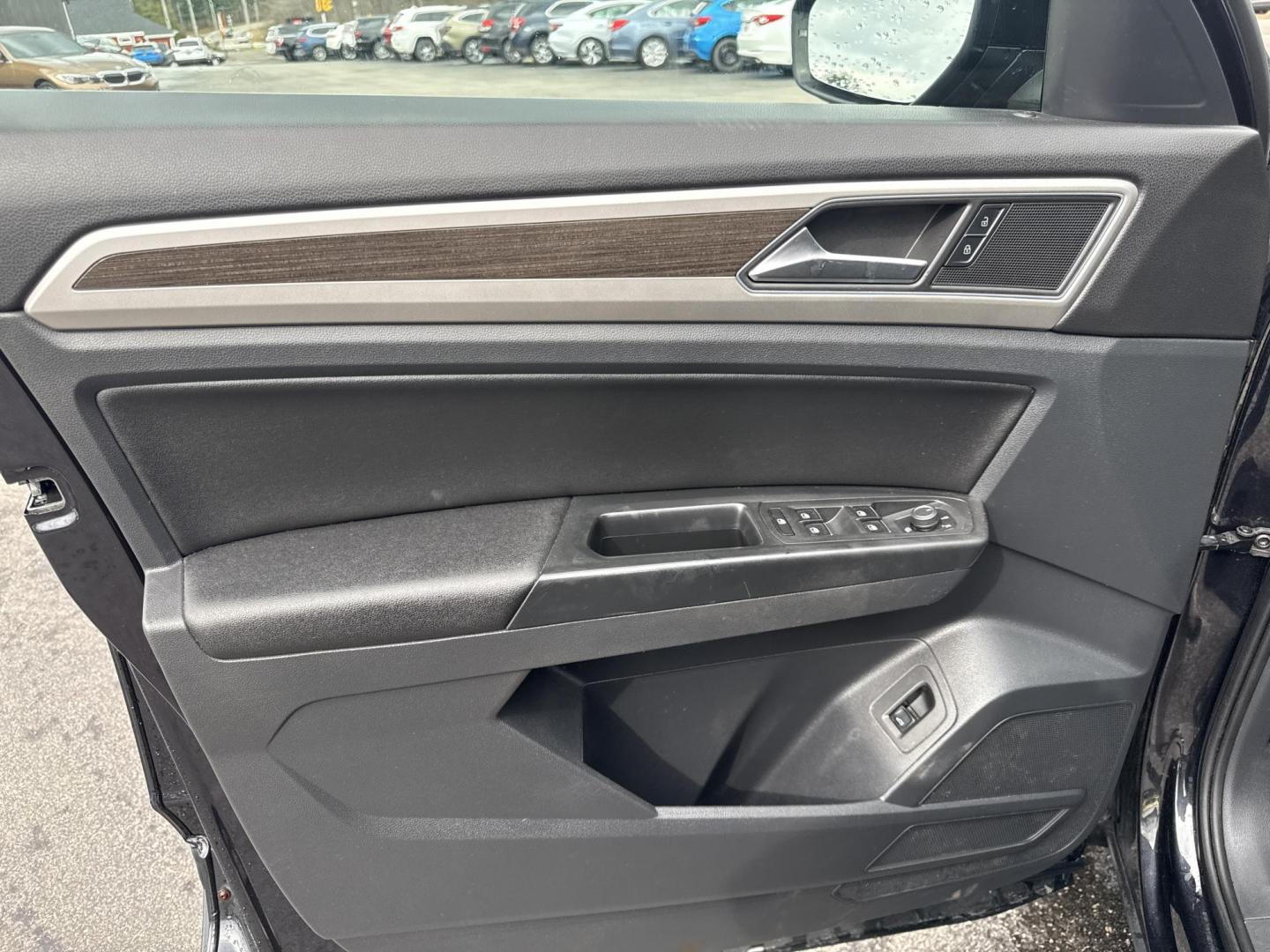 2018 Black /Black Volkswagen Atlas V6 SEL AWD (1V2MR2CA1JC) with an 3.6L V6 DOHC 24V engine, Automatic transmission, located at 11115 Chardon Rd. , Chardon, OH, 44024, (440) 214-9705, 41.580246, -81.241943 - 2018 Volkswagen Atlas SEL AWD – Spacious 3-Row Family SUV Loaded with Premium Features and All-Weather Confidence! This 2018 Volkswagen Atlas SEL AWD is the ultimate family adventure machine that combines massive space, upscale comfort, and smart tech! Powered by the smooth, powerful 3.6L VR6 eng - Photo#8