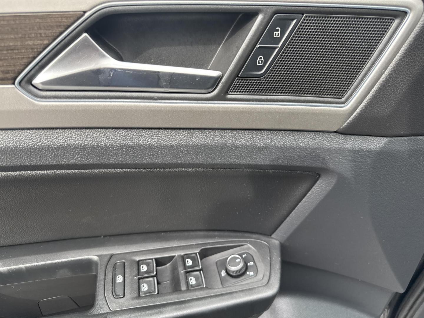 2018 Black /Black Volkswagen Atlas V6 SEL AWD (1V2MR2CA1JC) with an 3.6L V6 DOHC 24V engine, Automatic transmission, located at 11115 Chardon Rd. , Chardon, OH, 44024, (440) 214-9705, 41.580246, -81.241943 - 2018 Volkswagen Atlas SEL AWD – Spacious 3-Row Family SUV Loaded with Premium Features and All-Weather Confidence! This 2018 Volkswagen Atlas SEL AWD is the ultimate family adventure machine that combines massive space, upscale comfort, and smart tech! Powered by the smooth, powerful 3.6L VR6 eng - Photo#9