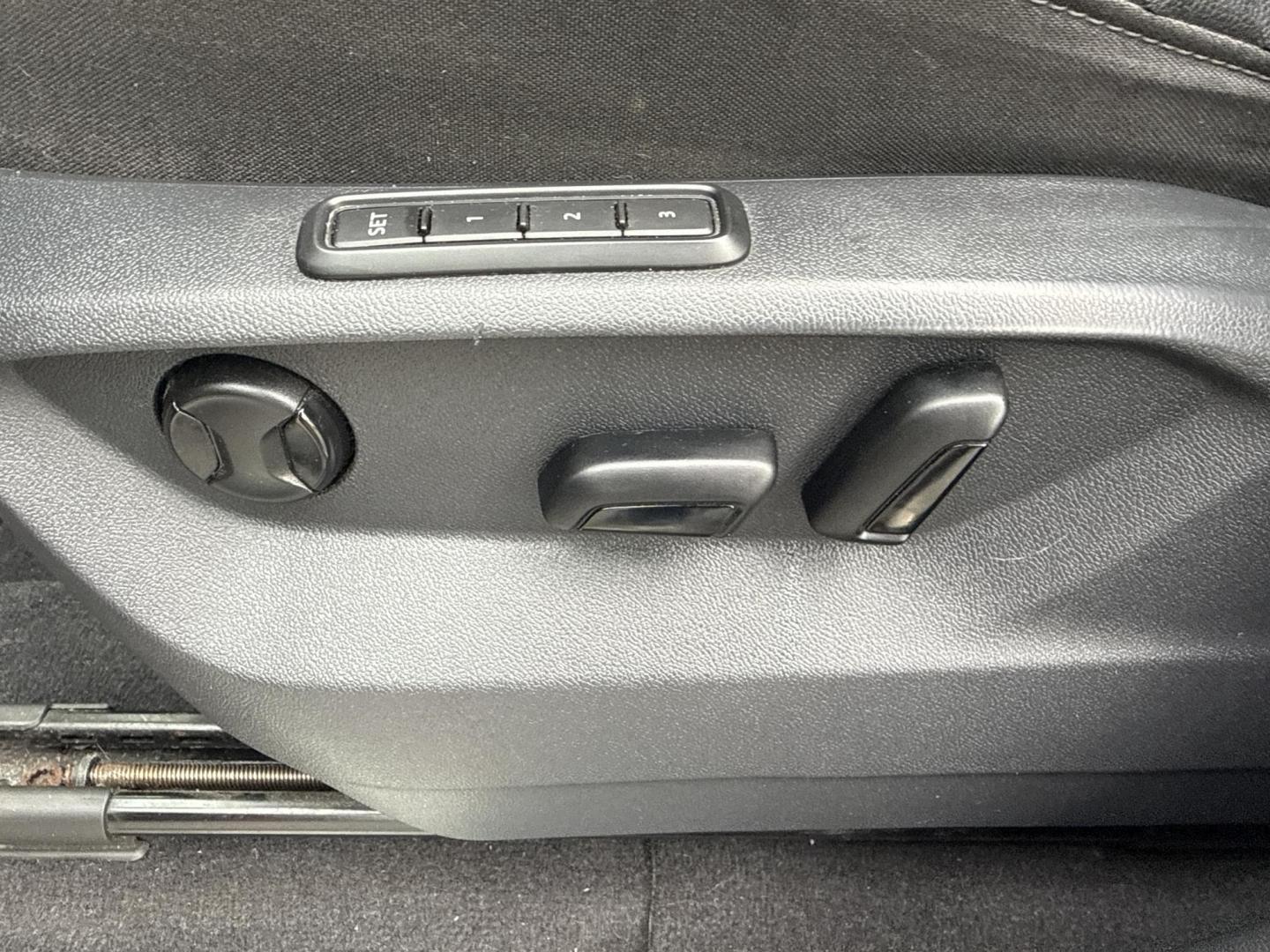 2018 Black /Black Volkswagen Atlas V6 SEL AWD (1V2MR2CA1JC) with an 3.6L V6 DOHC 24V engine, Automatic transmission, located at 11115 Chardon Rd. , Chardon, OH, 44024, (440) 214-9705, 41.580246, -81.241943 - 2018 Volkswagen Atlas SEL AWD – Spacious 3-Row Family SUV Loaded with Premium Features and All-Weather Confidence! This 2018 Volkswagen Atlas SEL AWD is the ultimate family adventure machine that combines massive space, upscale comfort, and smart tech! Powered by the smooth, powerful 3.6L VR6 eng - Photo#11