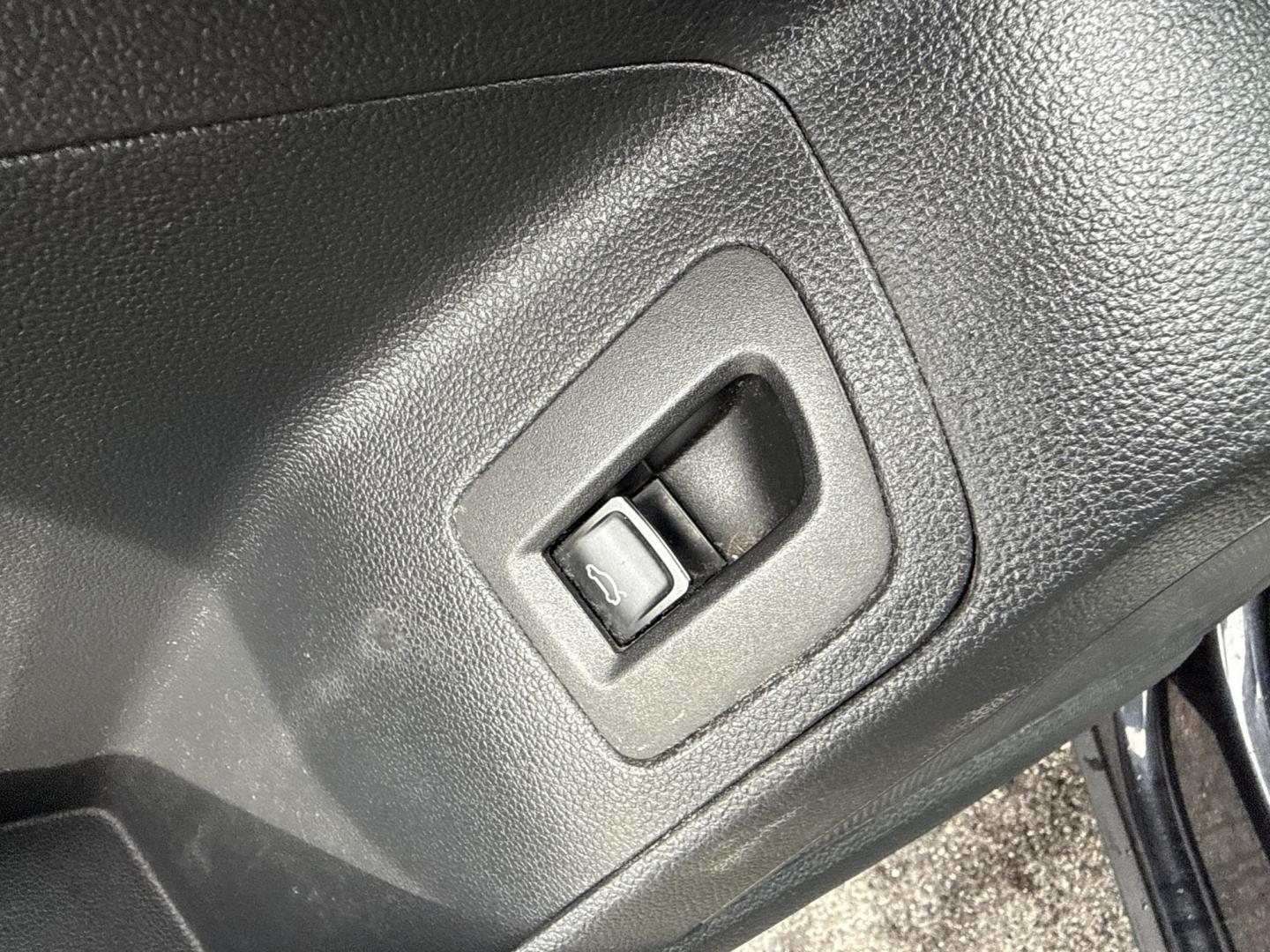 2018 Black /Black Volkswagen Atlas V6 SEL AWD (1V2MR2CA1JC) with an 3.6L V6 DOHC 24V engine, Automatic transmission, located at 11115 Chardon Rd. , Chardon, OH, 44024, (440) 214-9705, 41.580246, -81.241943 - 2018 Volkswagen Atlas SEL AWD – Spacious 3-Row Family SUV Loaded with Premium Features and All-Weather Confidence! This 2018 Volkswagen Atlas SEL AWD is the ultimate family adventure machine that combines massive space, upscale comfort, and smart tech! Powered by the smooth, powerful 3.6L VR6 eng - Photo#10