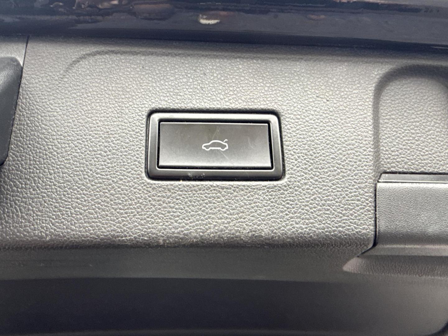 2018 Black /Black Volkswagen Atlas V6 SEL AWD (1V2MR2CA1JC) with an 3.6L V6 DOHC 24V engine, Automatic transmission, located at 11115 Chardon Rd. , Chardon, OH, 44024, (440) 214-9705, 41.580246, -81.241943 - 2018 Volkswagen Atlas SEL AWD – Spacious 3-Row Family SUV Loaded with Premium Features and All-Weather Confidence! This 2018 Volkswagen Atlas SEL AWD is the ultimate family adventure machine that combines massive space, upscale comfort, and smart tech! Powered by the smooth, powerful 3.6L VR6 eng - Photo#27